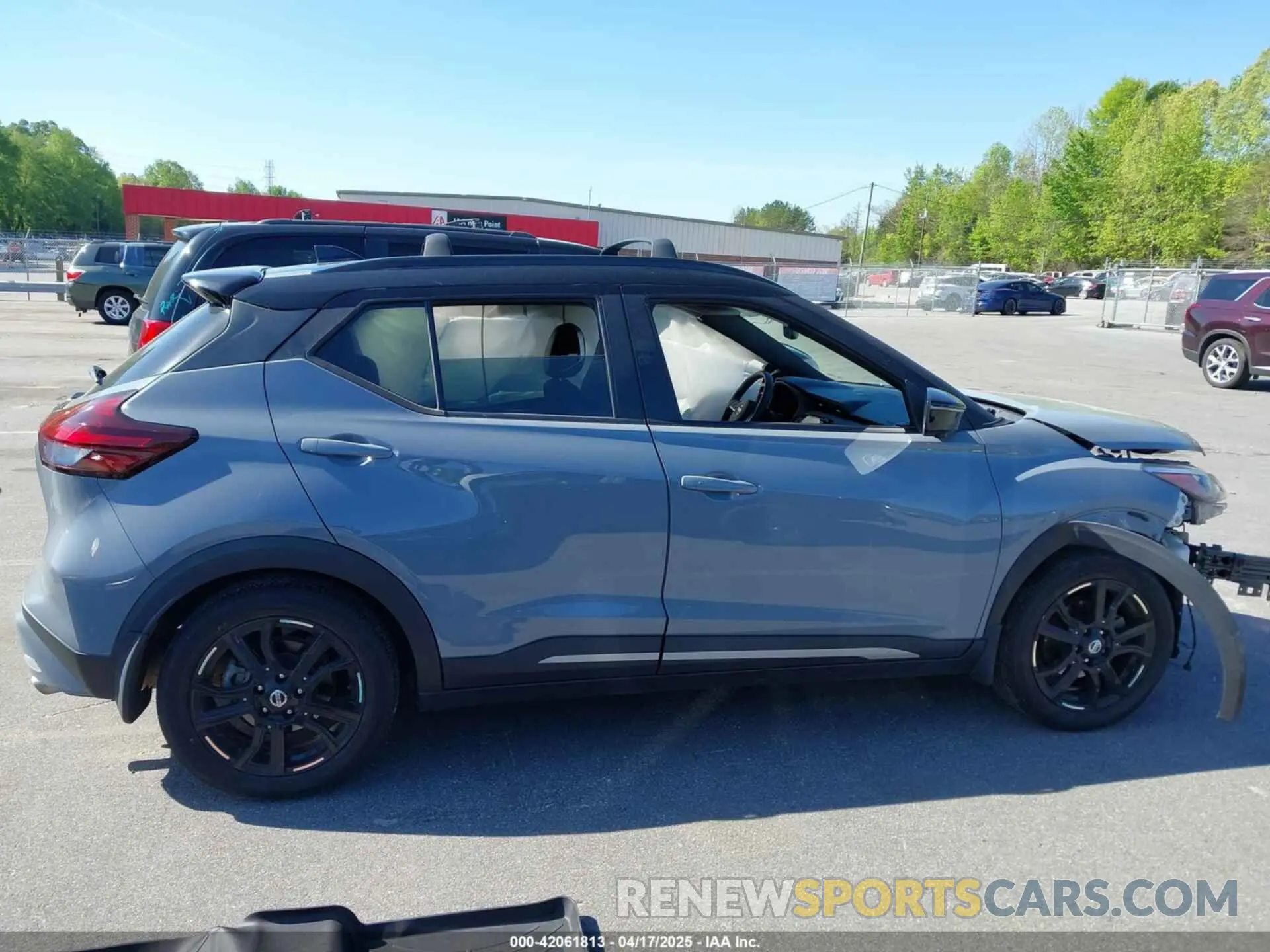 14 Photograph of a damaged car 3N1CP5DV0ML510825 NISSAN KICKS 2021