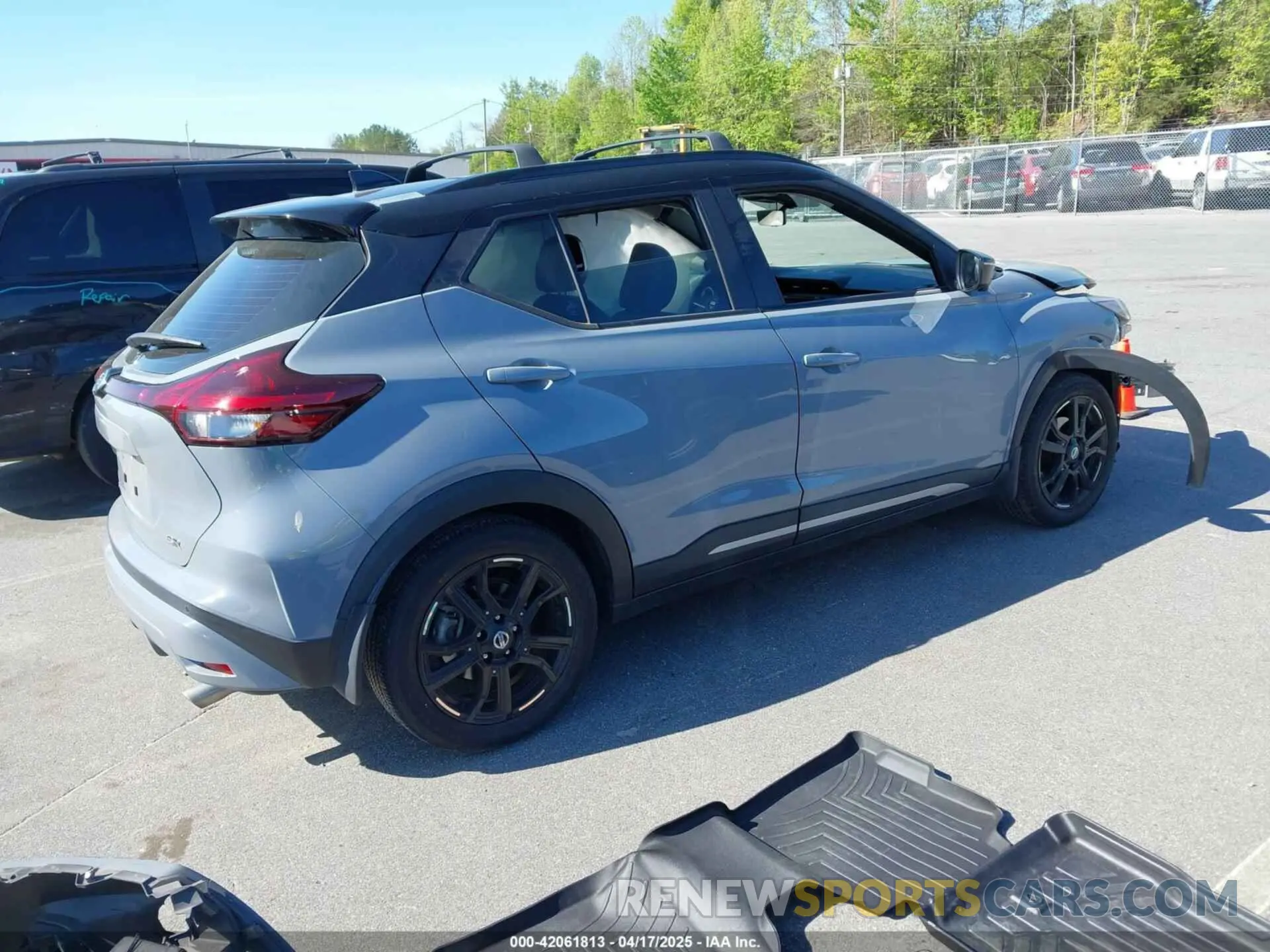 4 Photograph of a damaged car 3N1CP5DV0ML510825 NISSAN KICKS 2021