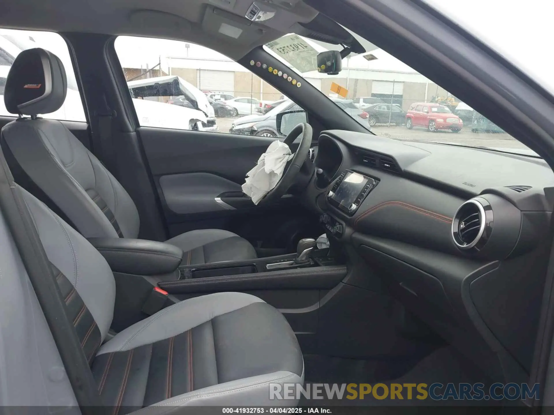 5 Photograph of a damaged car 3N1CP5DV1ML524720 NISSAN KICKS 2021