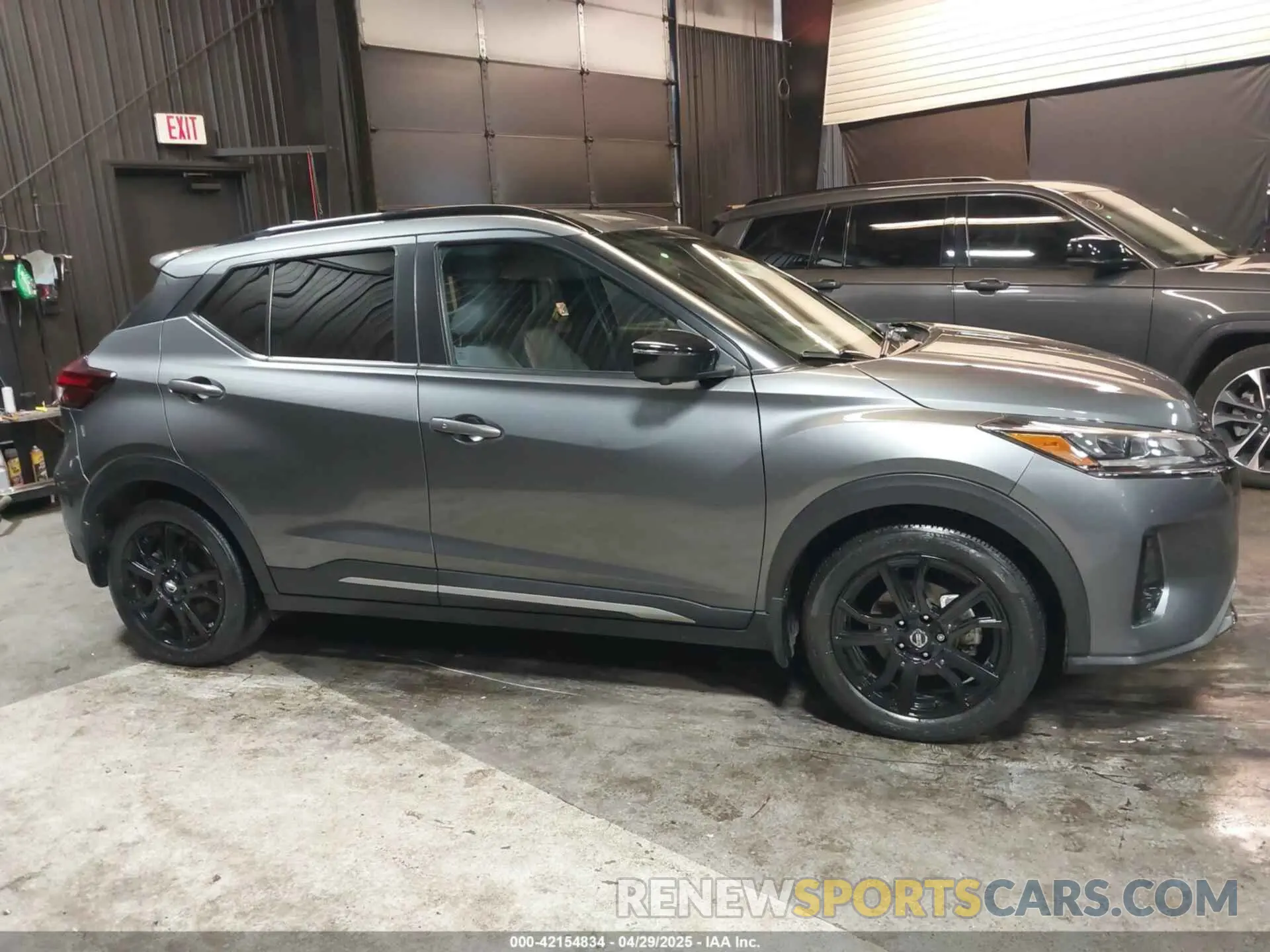 13 Photograph of a damaged car 3N1CP5DV1ML541758 NISSAN KICKS 2021