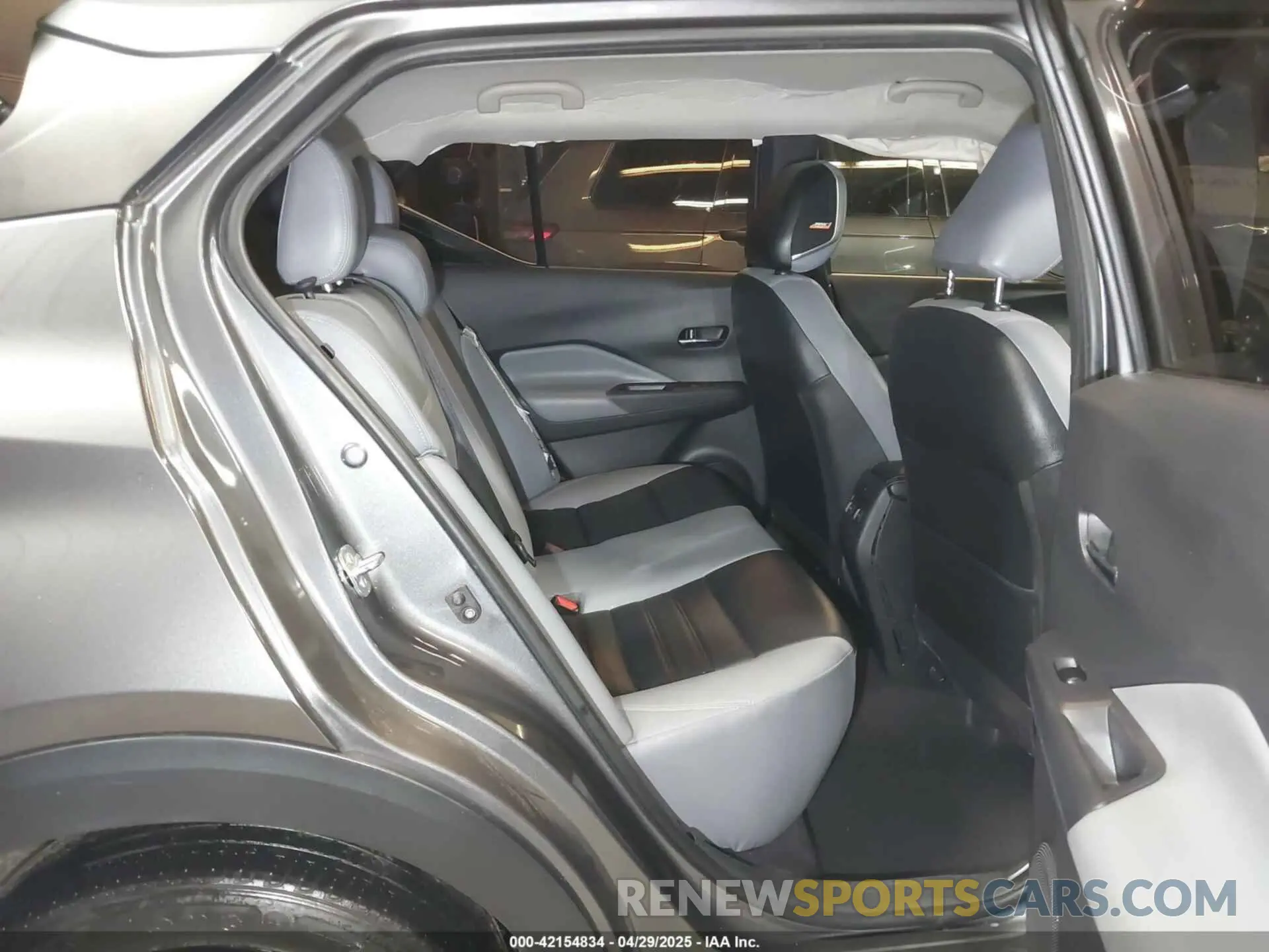 8 Photograph of a damaged car 3N1CP5DV1ML541758 NISSAN KICKS 2021