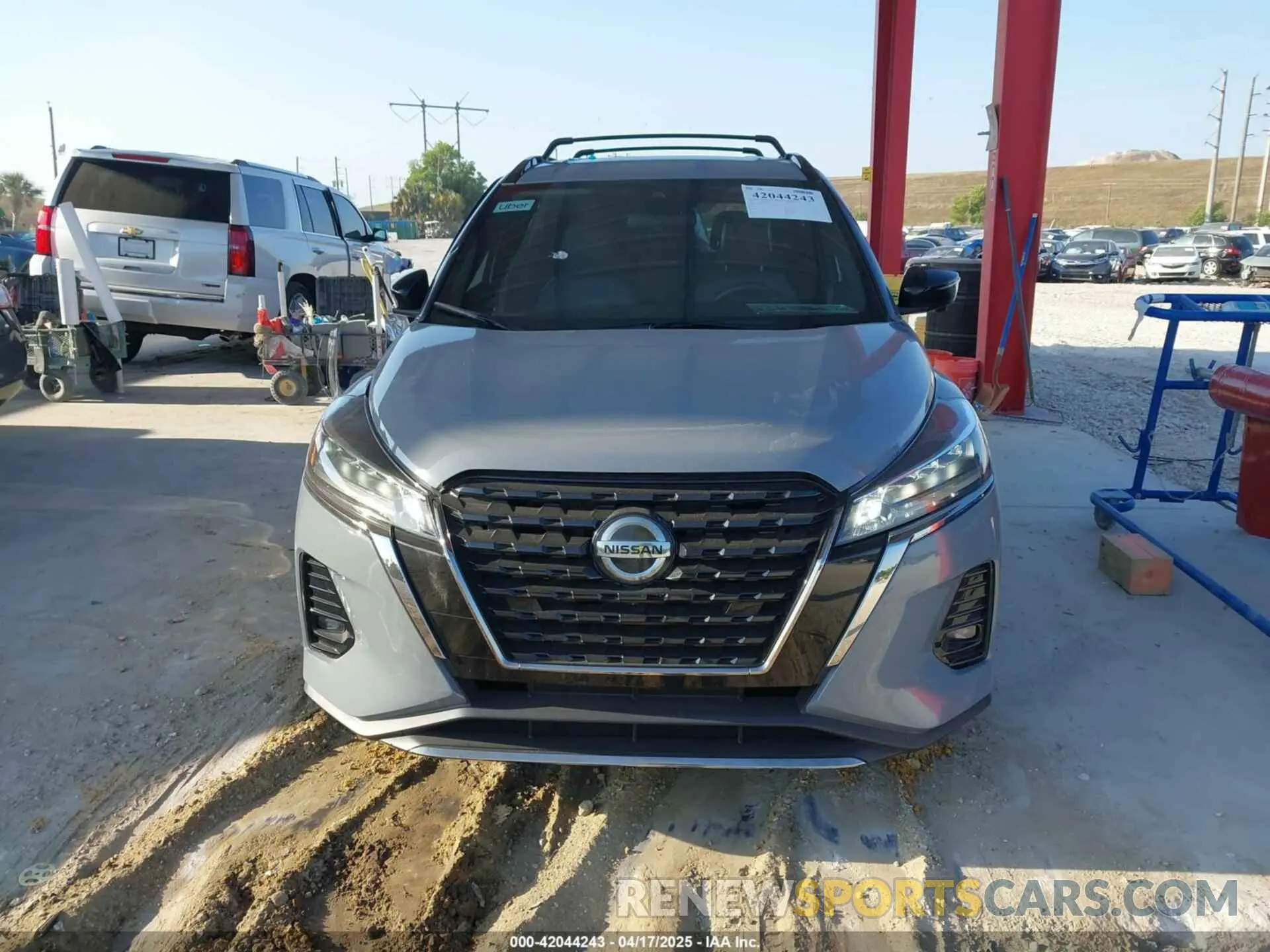 12 Photograph of a damaged car 3N1CP5DV1ML557619 NISSAN KICKS 2021