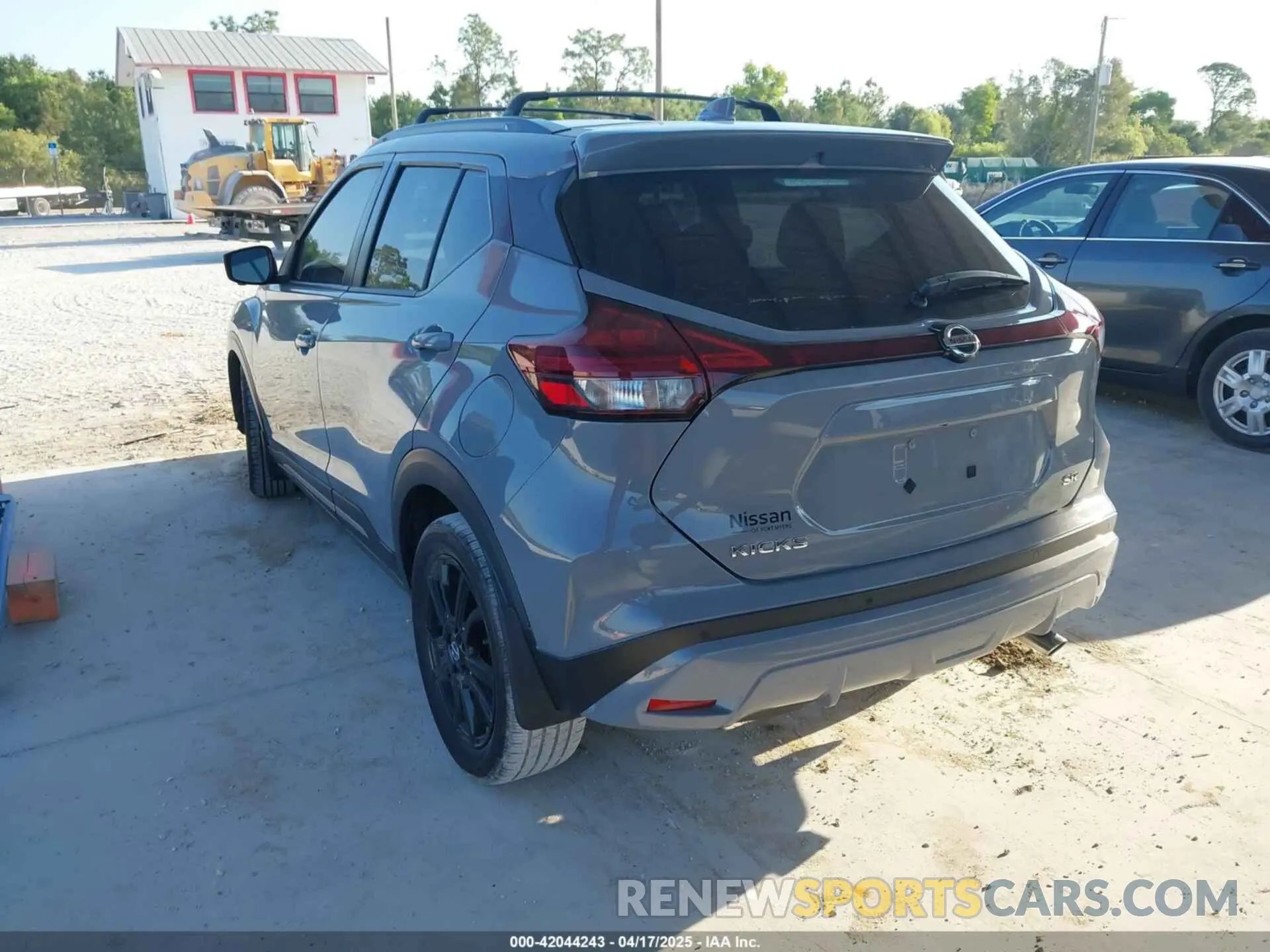 3 Photograph of a damaged car 3N1CP5DV1ML557619 NISSAN KICKS 2021