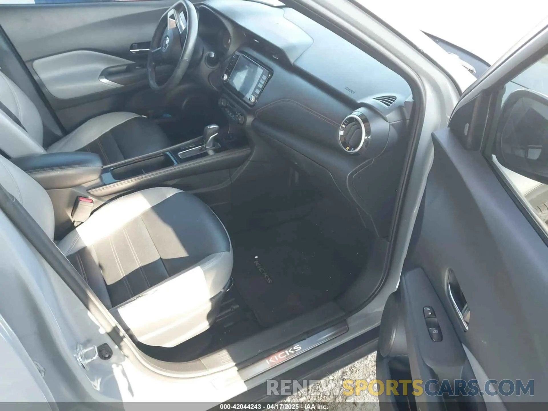 5 Photograph of a damaged car 3N1CP5DV1ML557619 NISSAN KICKS 2021