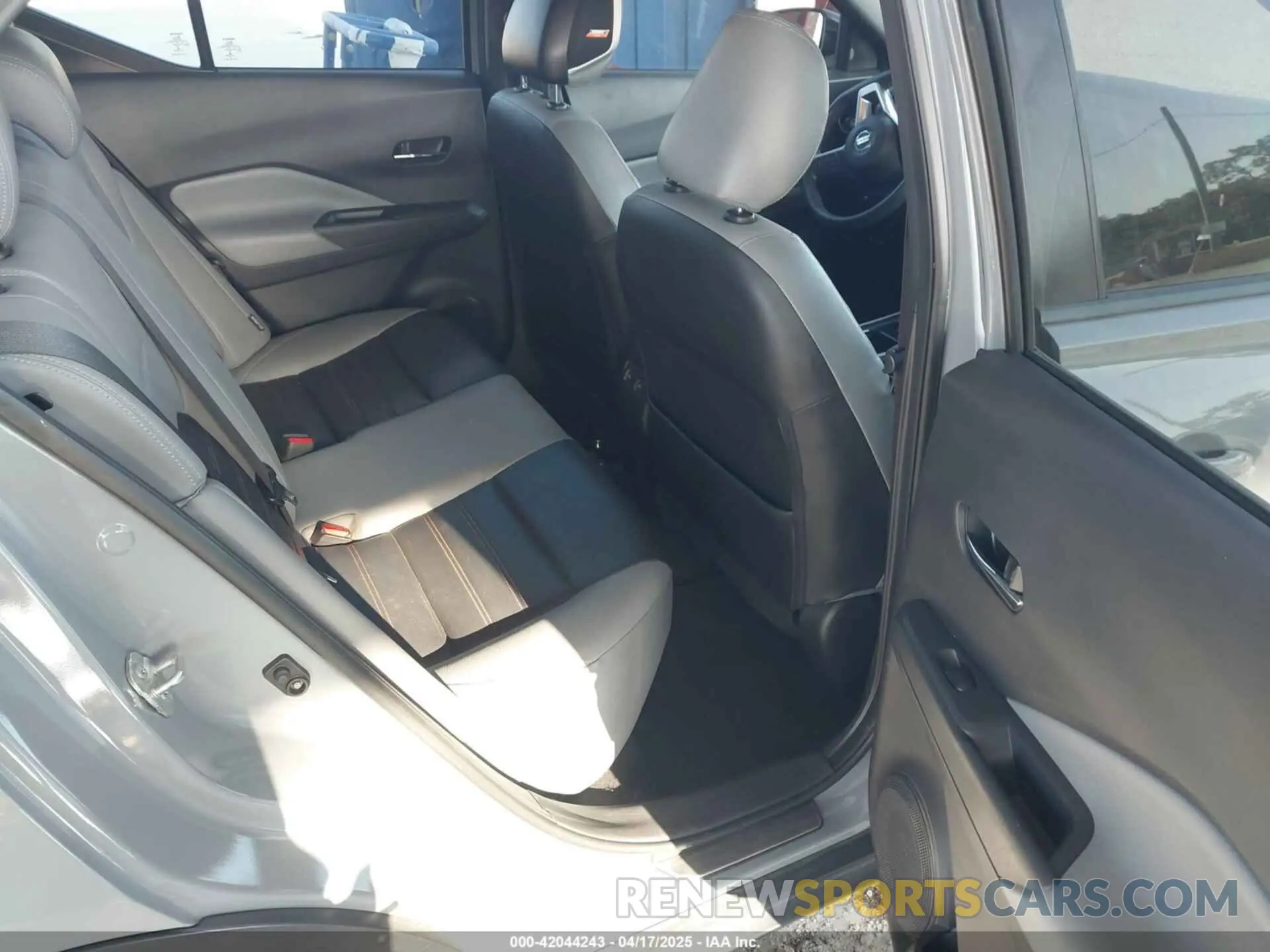 8 Photograph of a damaged car 3N1CP5DV1ML557619 NISSAN KICKS 2021