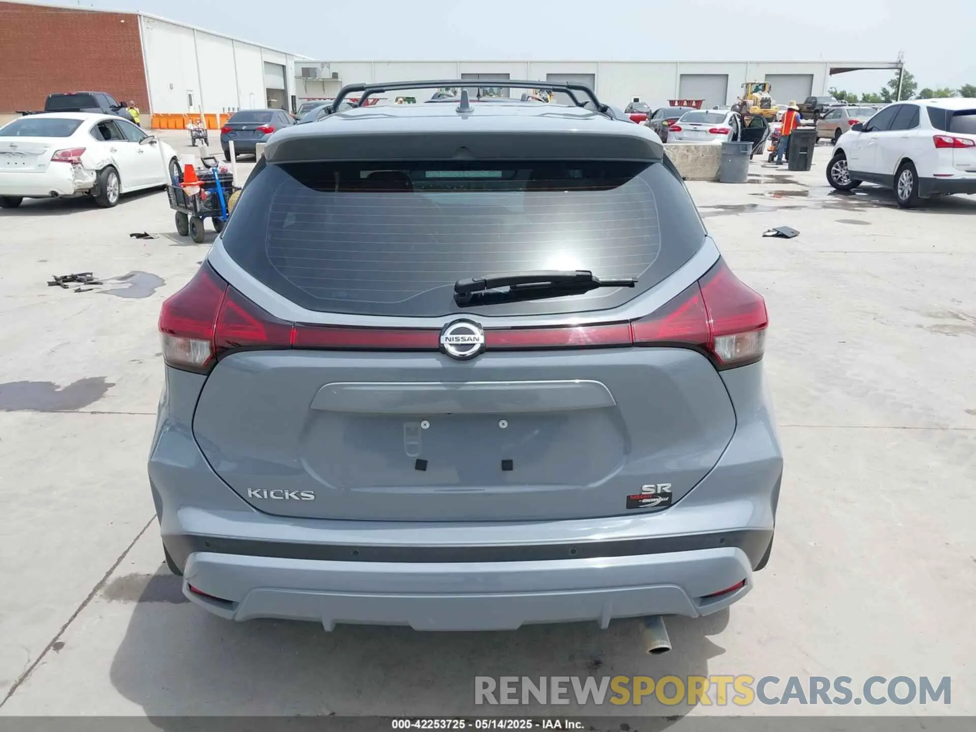 16 Photograph of a damaged car 3N1CP5DV2ML556821 NISSAN KICKS 2021