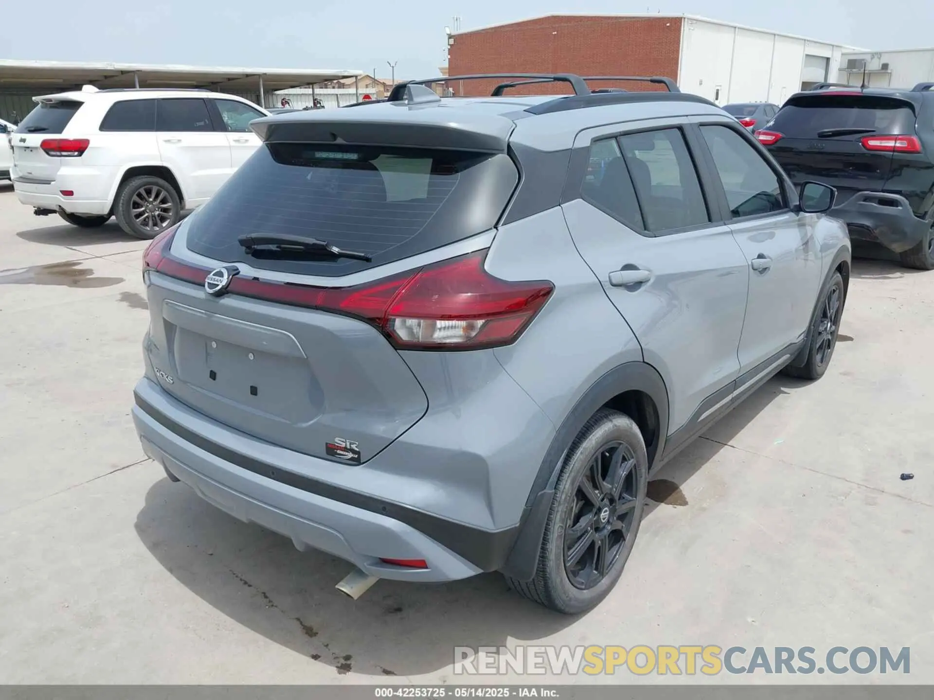 4 Photograph of a damaged car 3N1CP5DV2ML556821 NISSAN KICKS 2021