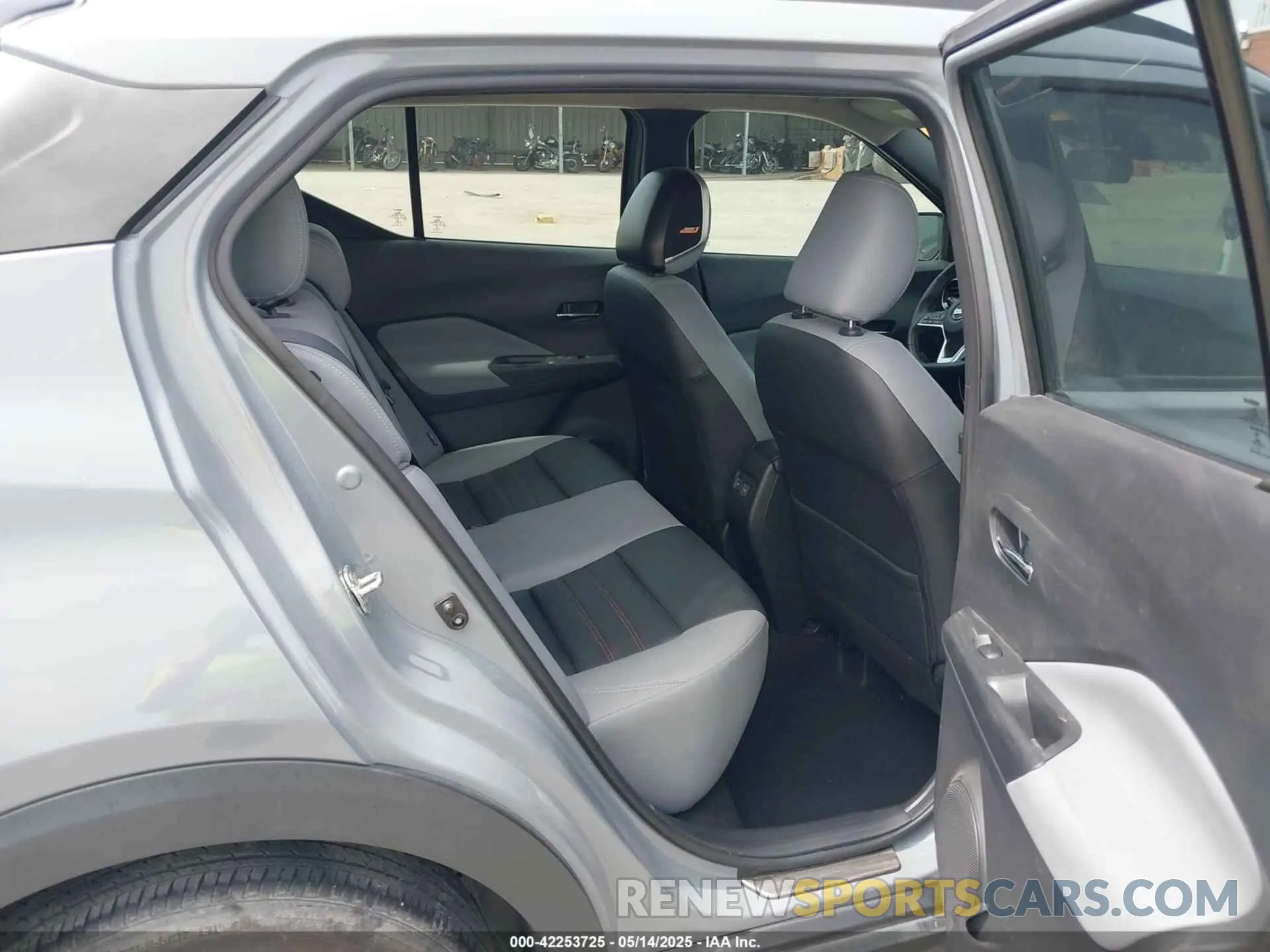 8 Photograph of a damaged car 3N1CP5DV2ML556821 NISSAN KICKS 2021