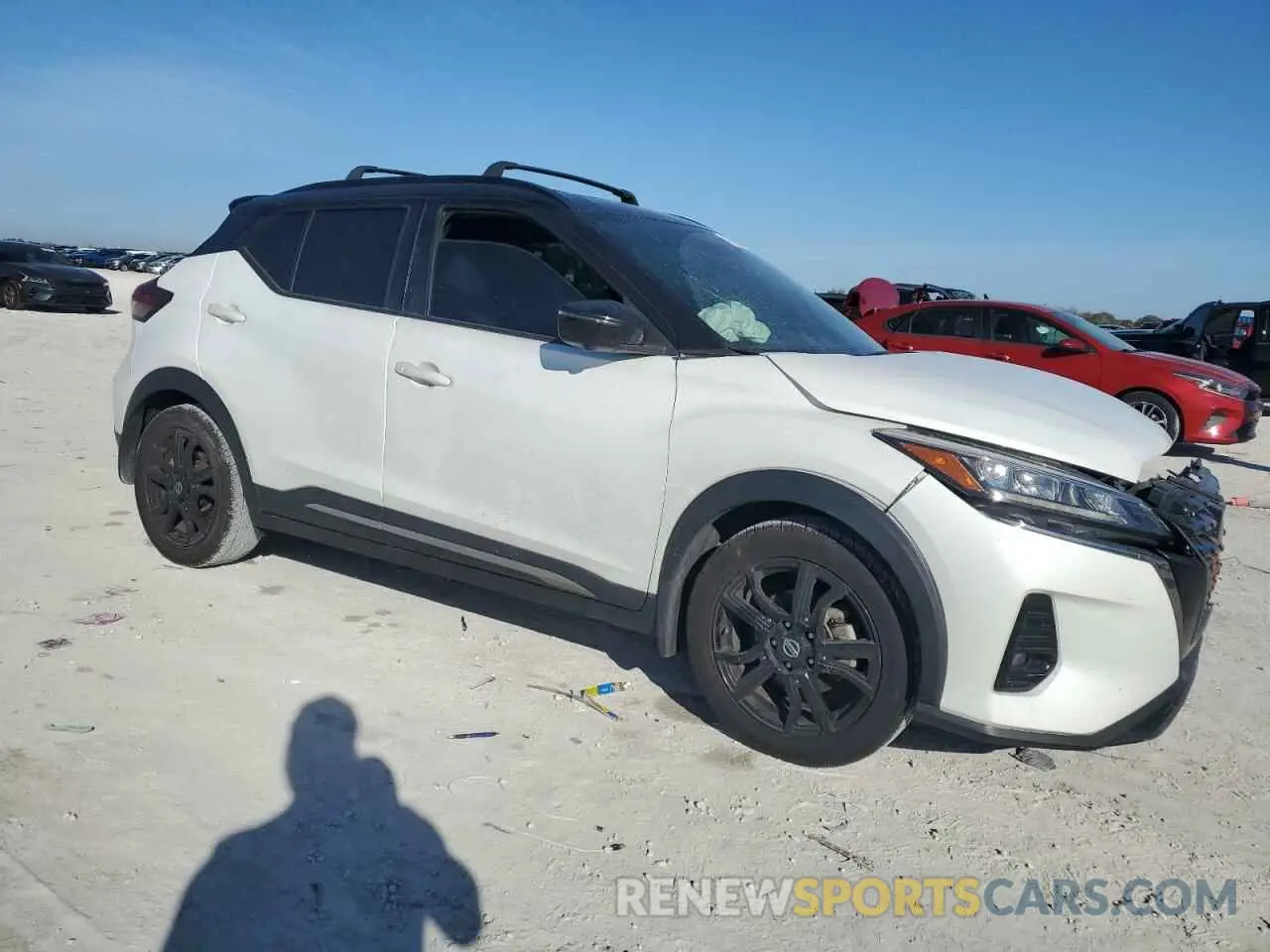 4 Photograph of a damaged car 3N1CP5DV3ML494104 NISSAN KICKS 2021