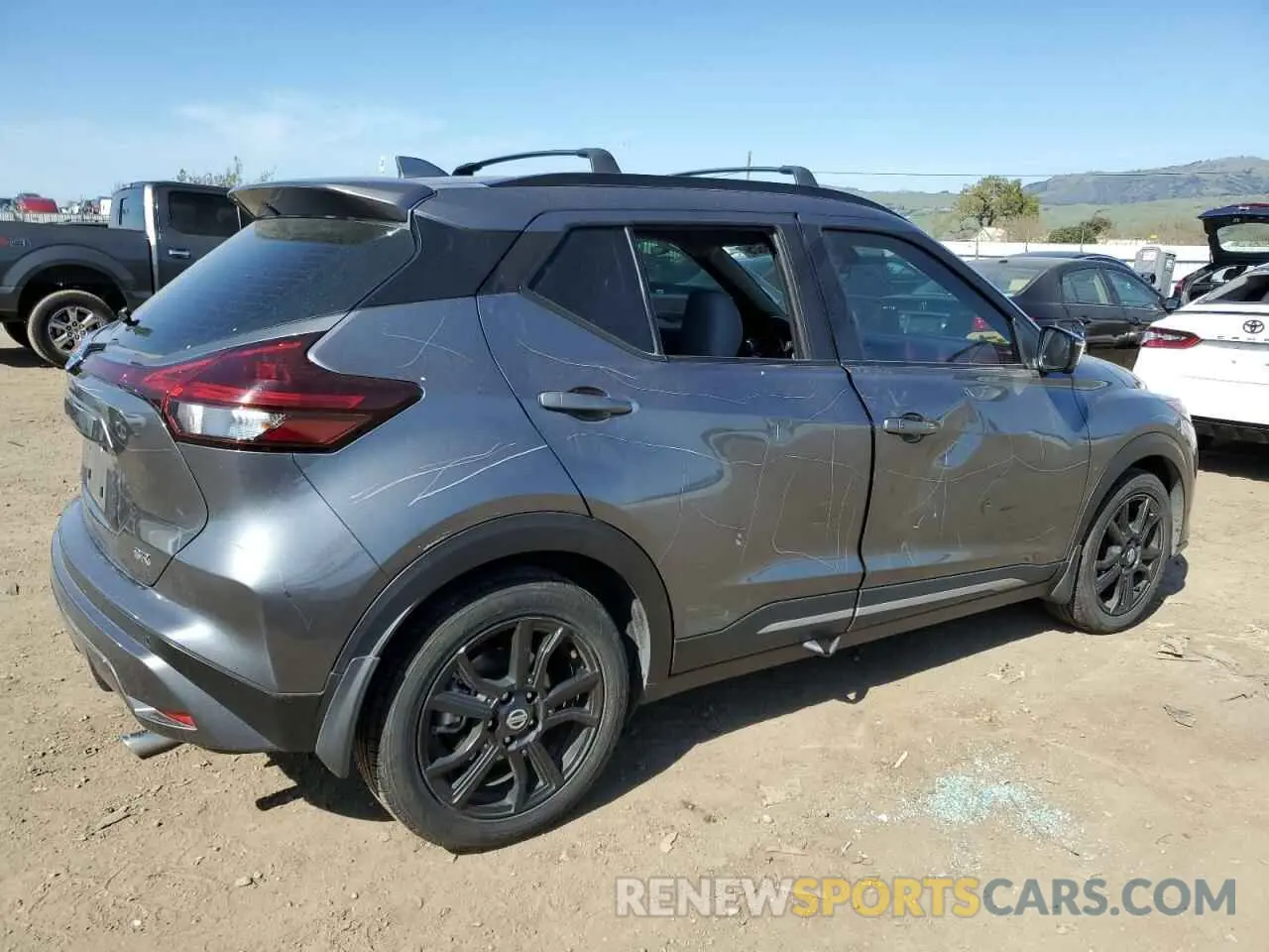 3 Photograph of a damaged car 3N1CP5DV3ML509846 NISSAN KICKS 2021