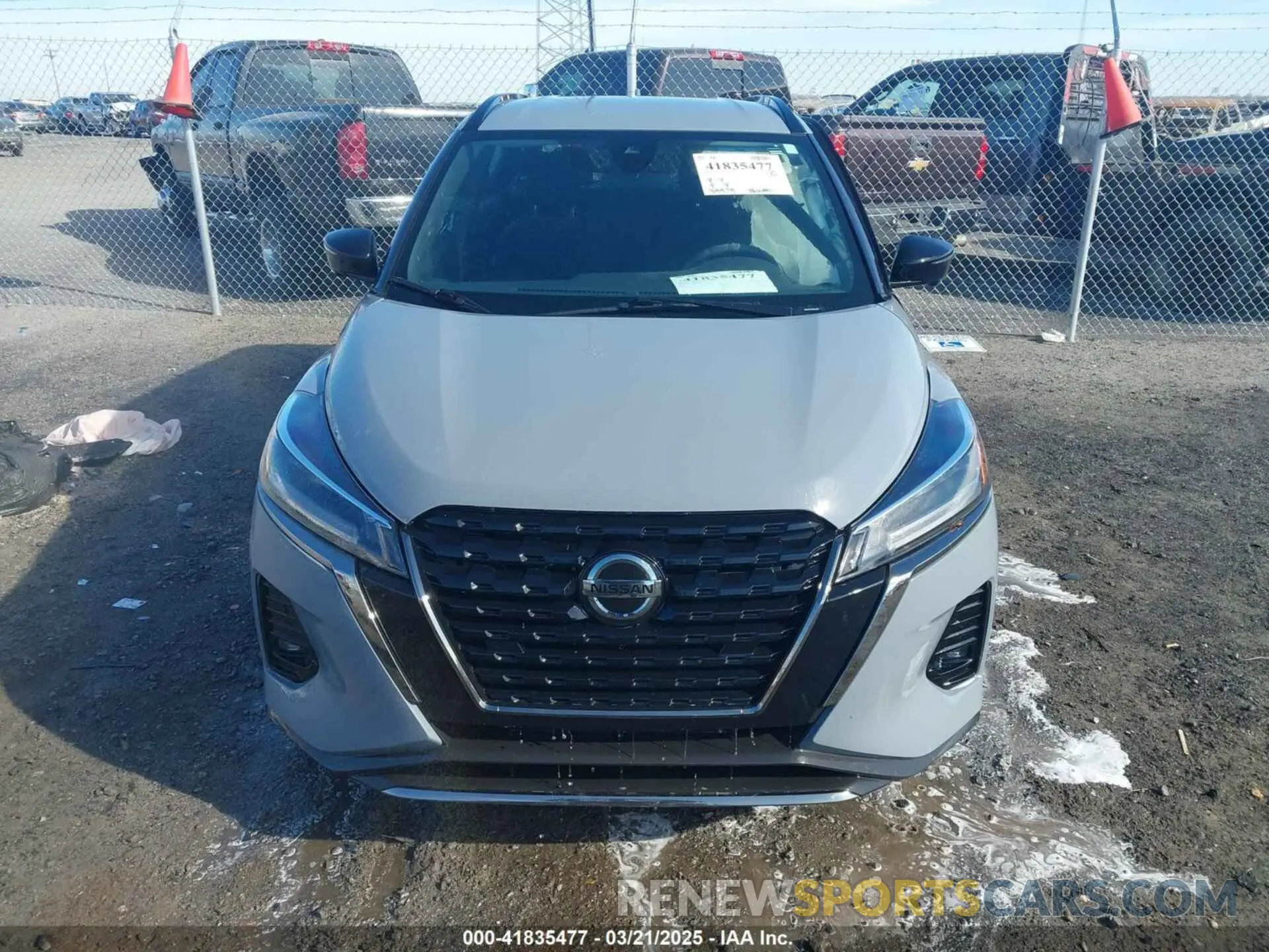 12 Photograph of a damaged car 3N1CP5DV3ML525917 NISSAN KICKS 2021