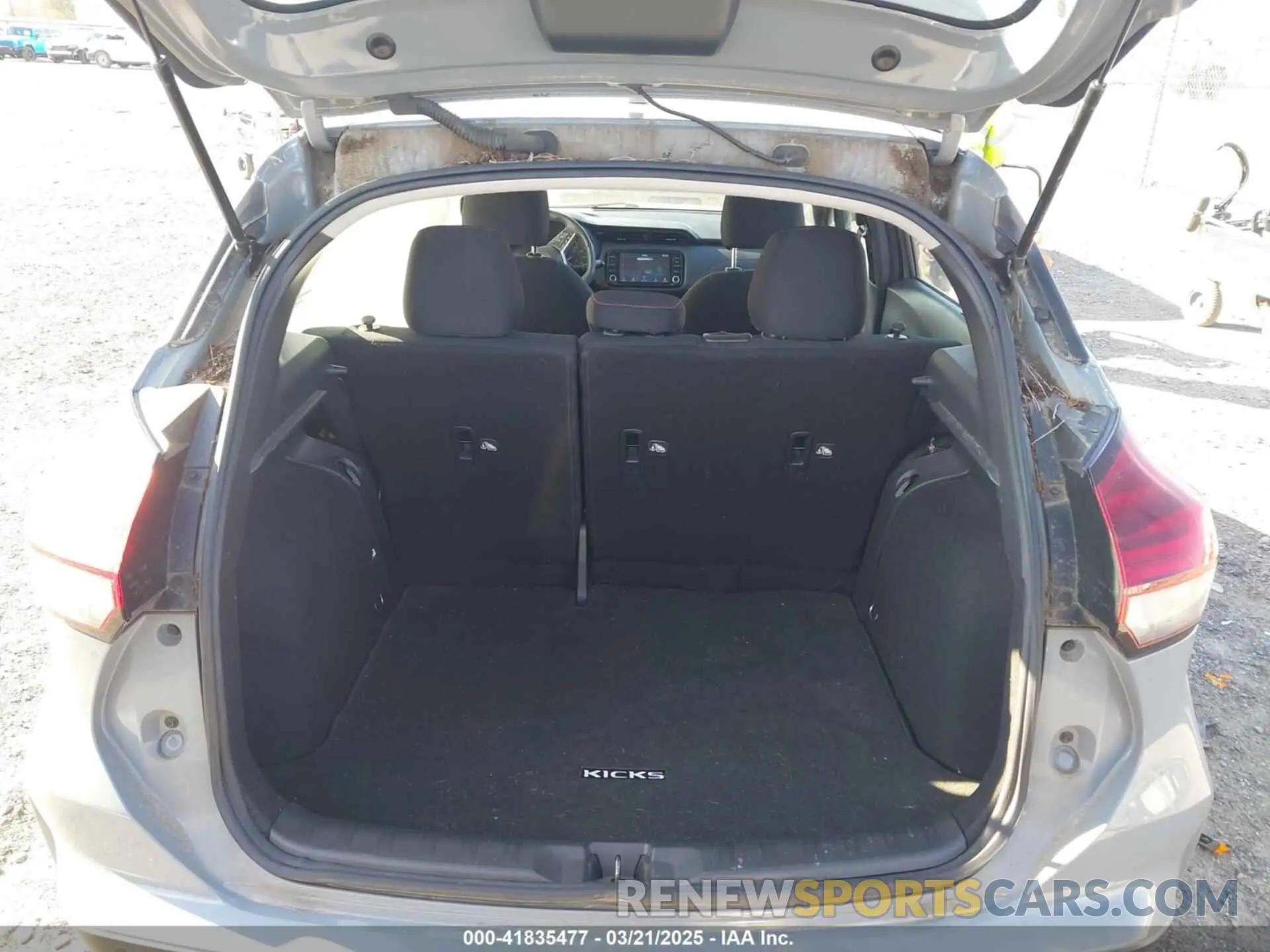 8 Photograph of a damaged car 3N1CP5DV3ML525917 NISSAN KICKS 2021