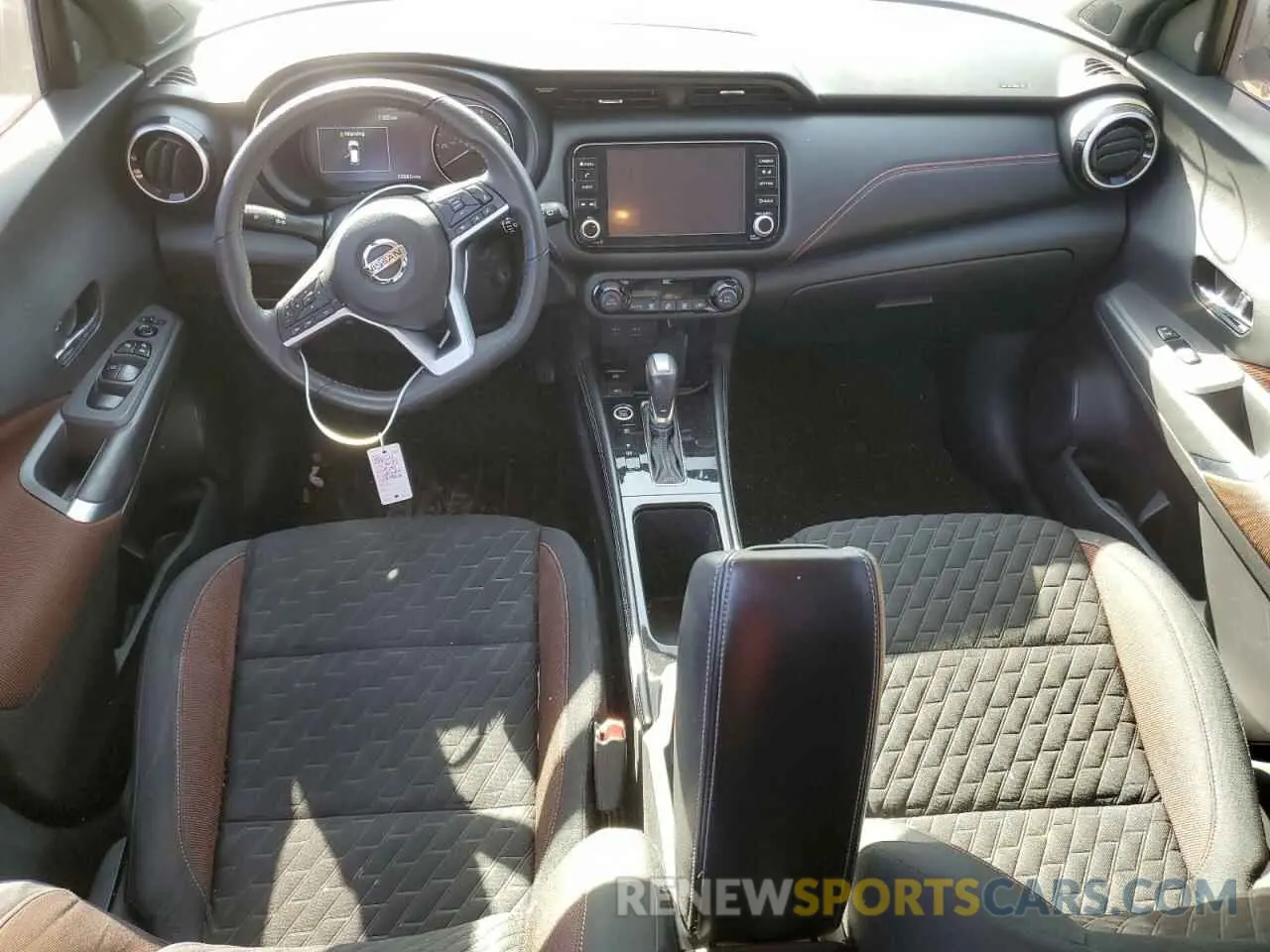 8 Photograph of a damaged car 3N1CP5DV4ML505773 NISSAN KICKS 2021