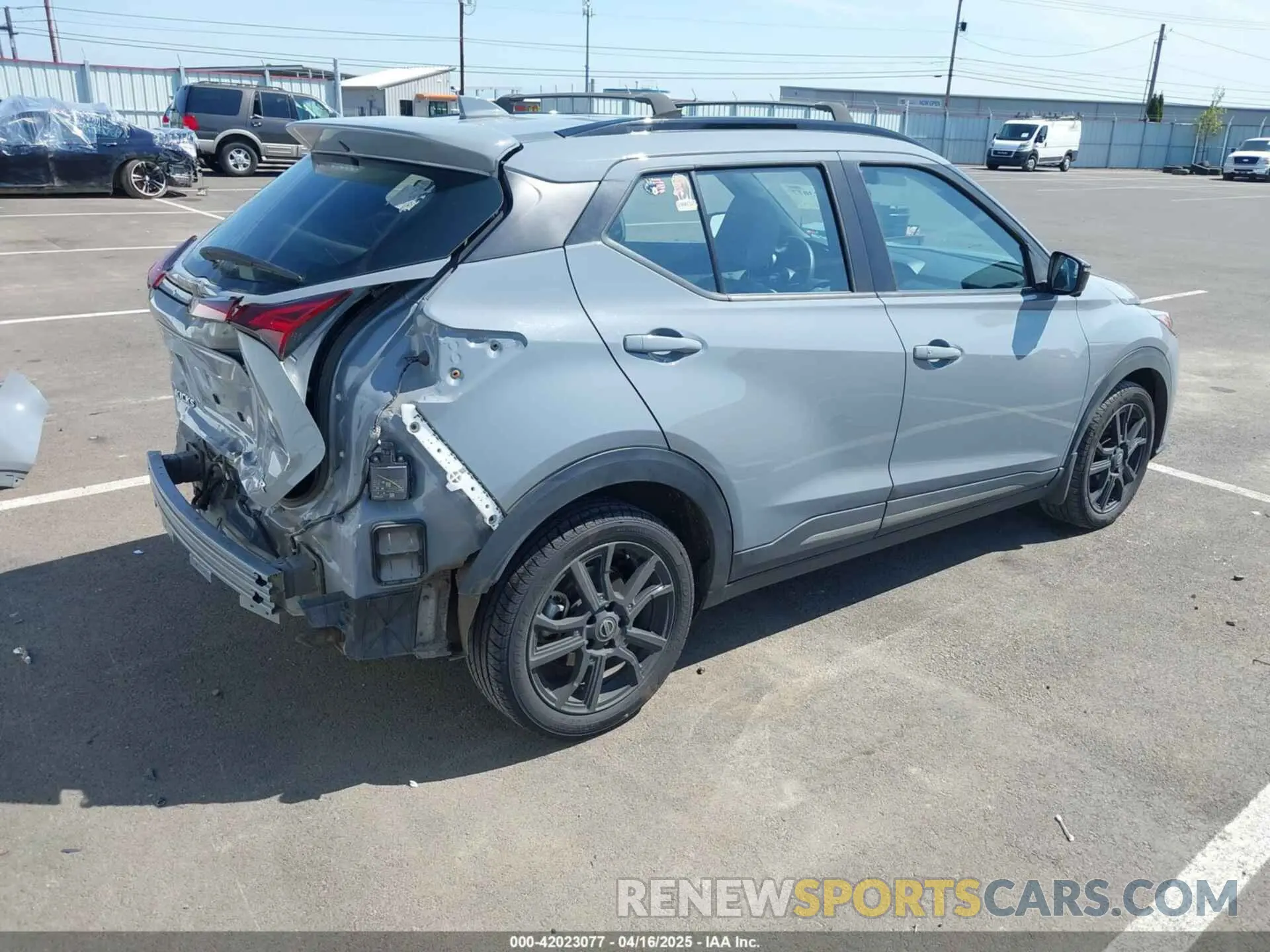 4 Photograph of a damaged car 3N1CP5DV5ML531704 NISSAN KICKS 2021