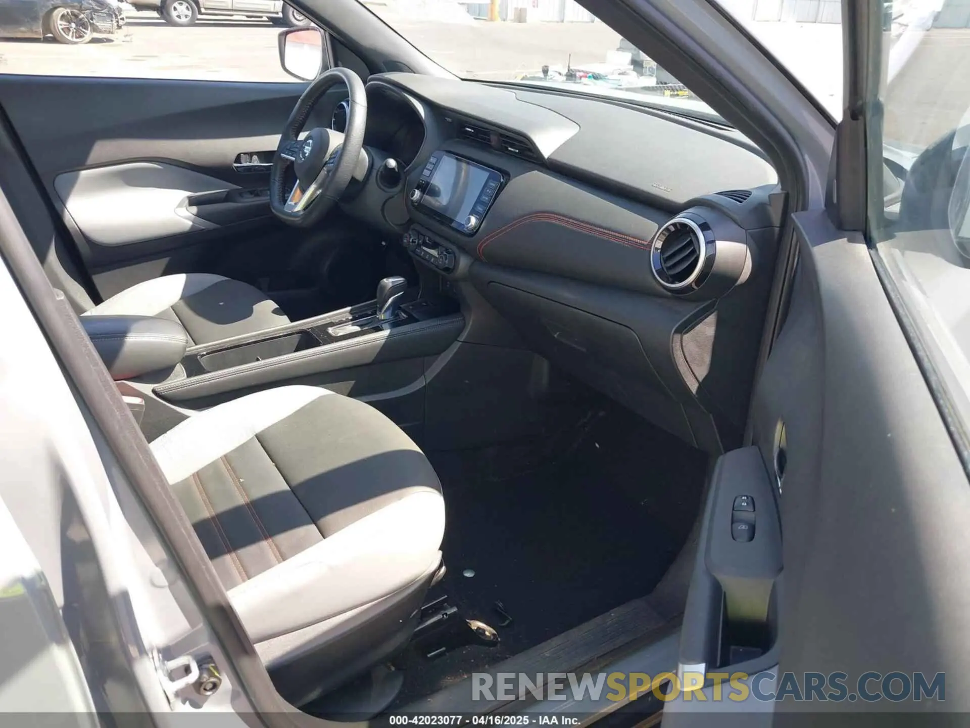 5 Photograph of a damaged car 3N1CP5DV5ML531704 NISSAN KICKS 2021