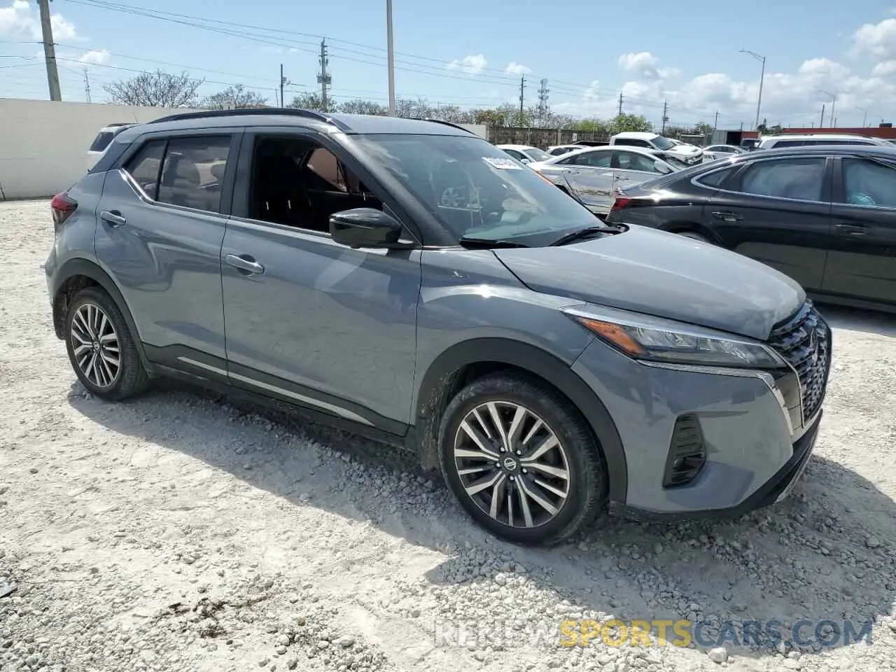 4 Photograph of a damaged car 3N1CP5DV5ML556425 NISSAN KICKS 2021