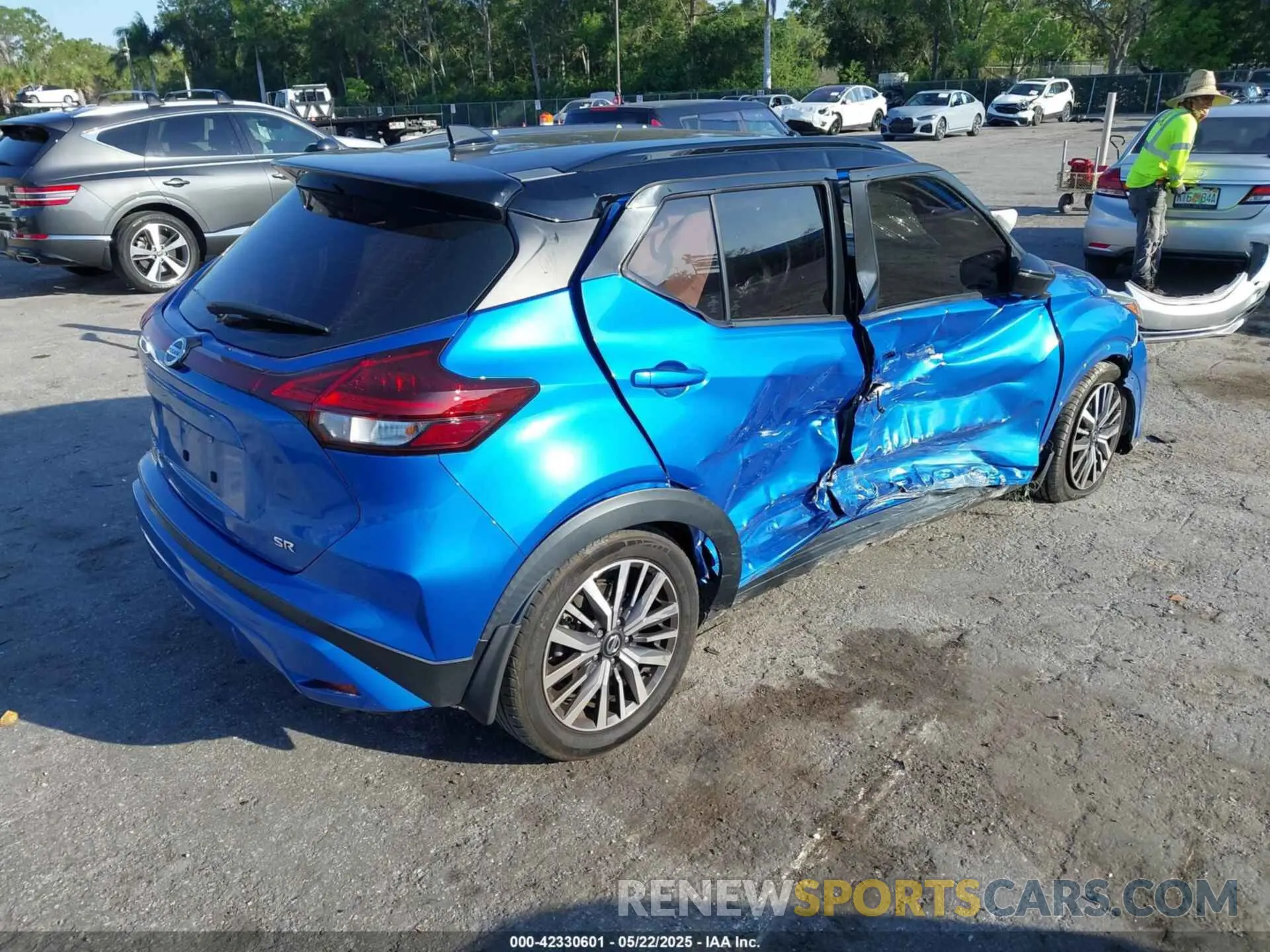 4 Photograph of a damaged car 3N1CP5DV6ML475126 NISSAN KICKS 2021