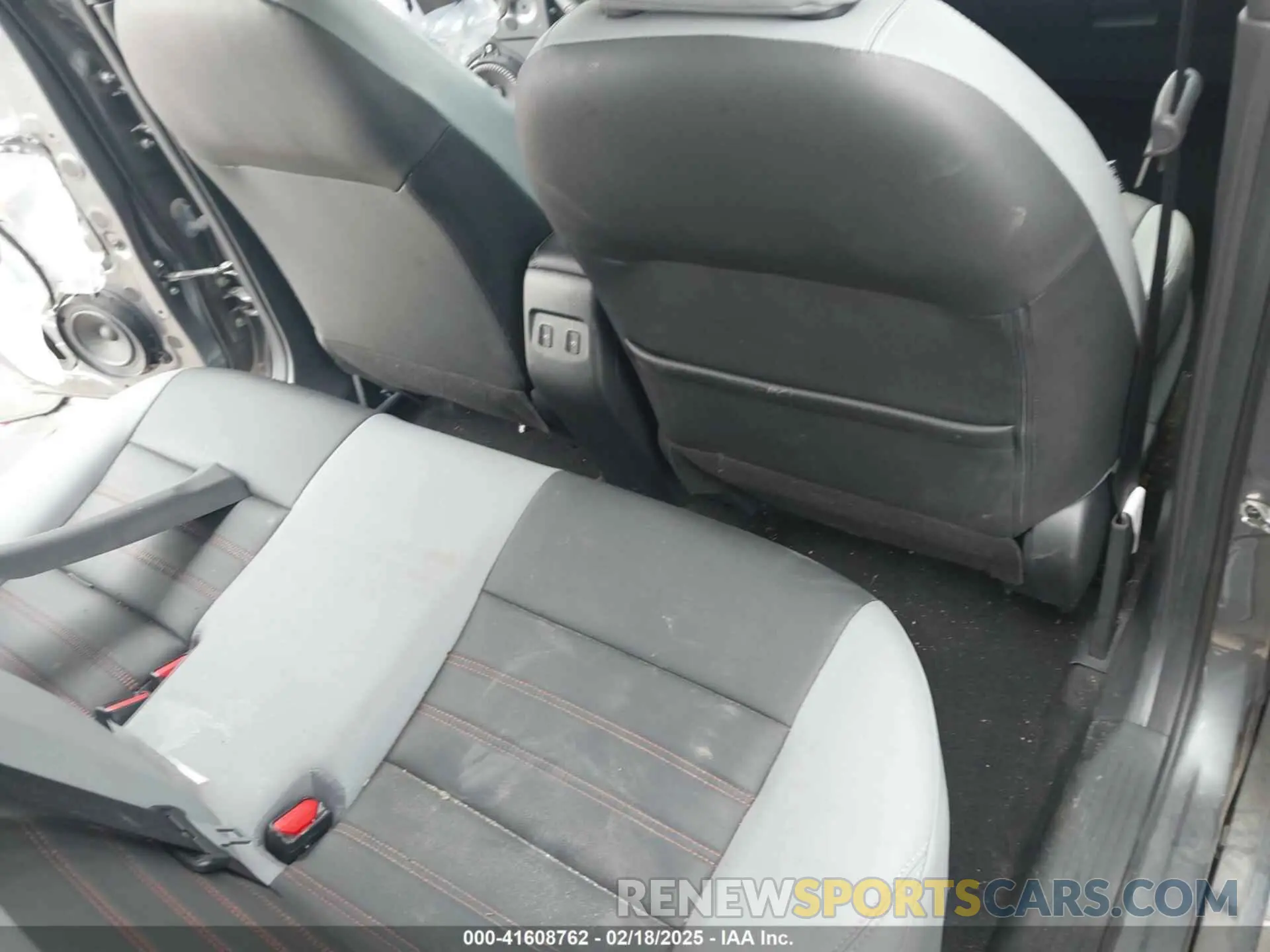 8 Photograph of a damaged car 3N1CP5DV6ML475675 NISSAN KICKS 2021