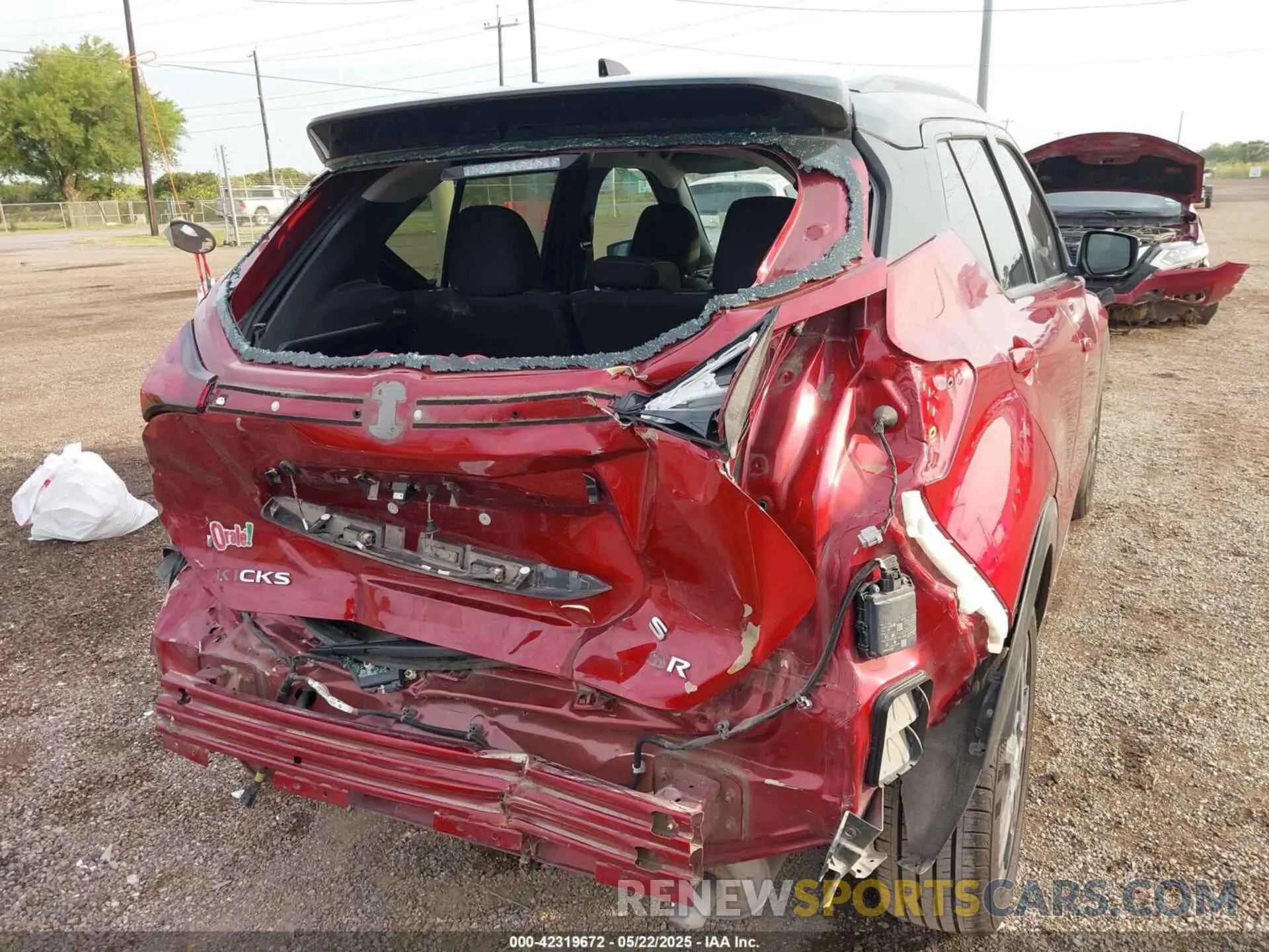 4 Photograph of a damaged car 3N1CP5DV6ML509761 NISSAN KICKS 2021