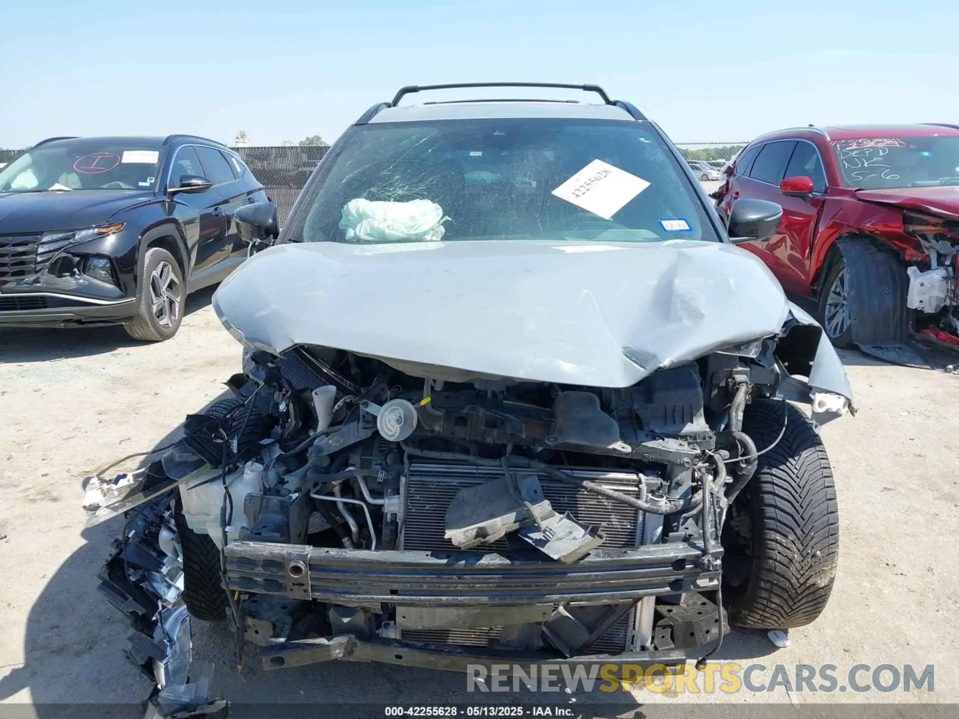 12 Photograph of a damaged car 3N1CP5DV6ML518668 NISSAN KICKS 2021
