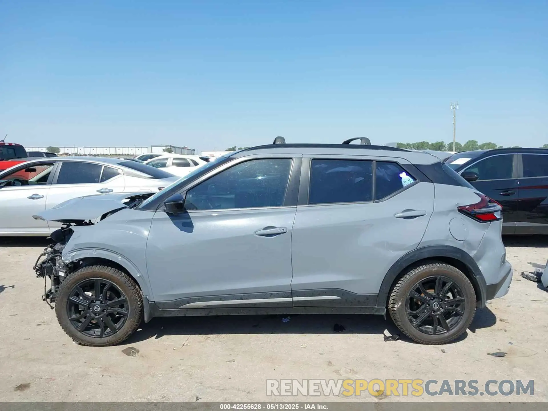 14 Photograph of a damaged car 3N1CP5DV6ML518668 NISSAN KICKS 2021