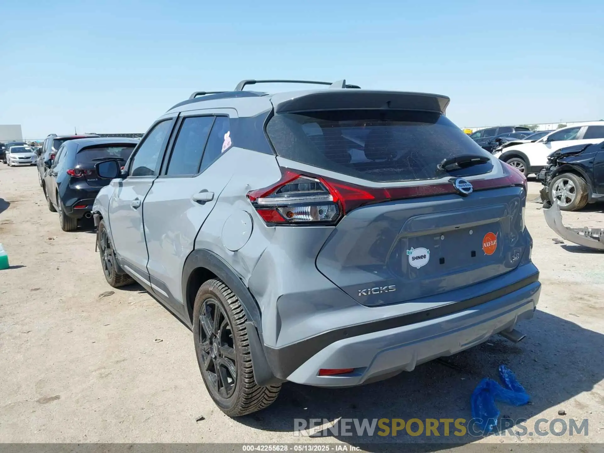 3 Photograph of a damaged car 3N1CP5DV6ML518668 NISSAN KICKS 2021