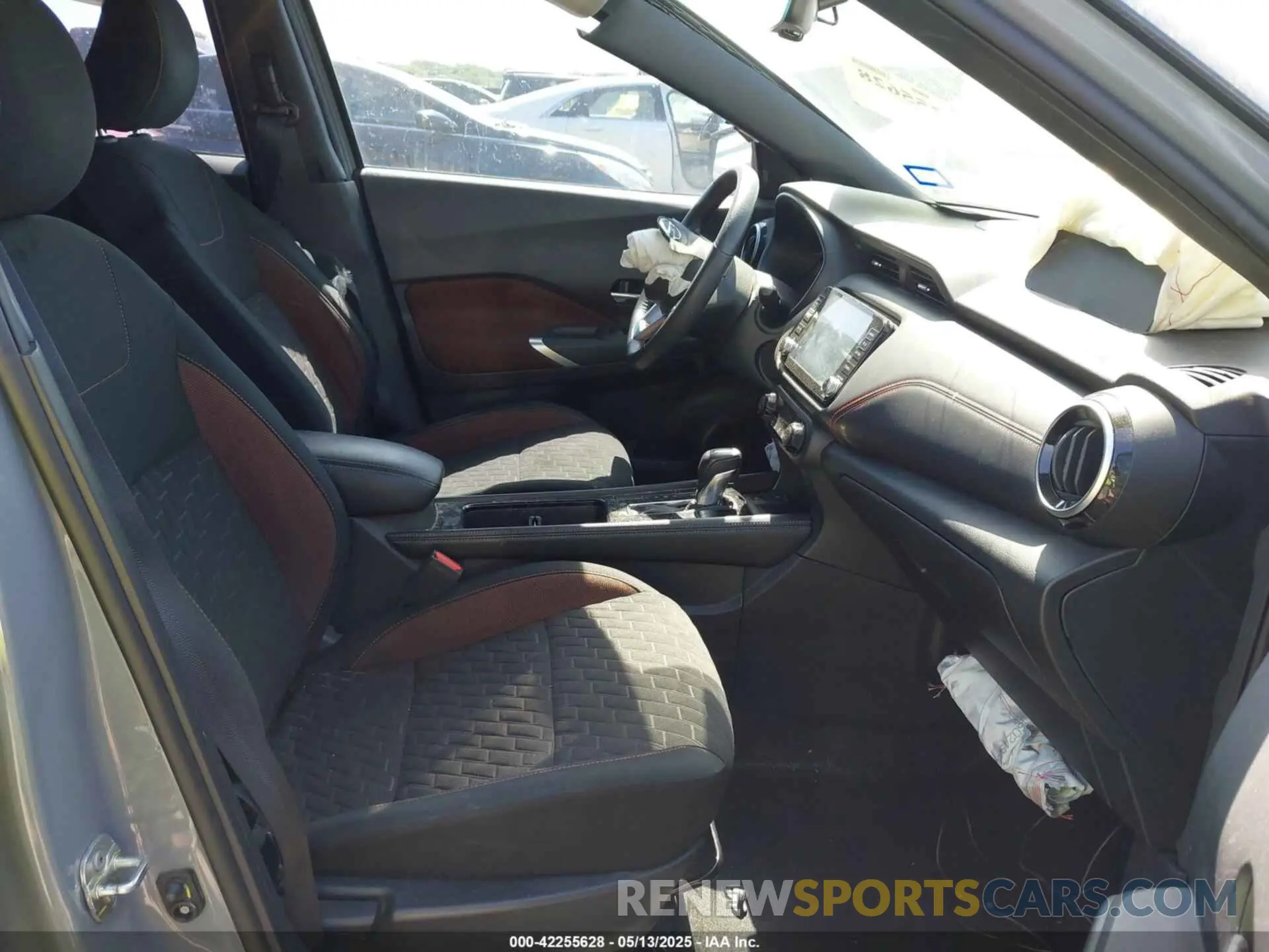 5 Photograph of a damaged car 3N1CP5DV6ML518668 NISSAN KICKS 2021