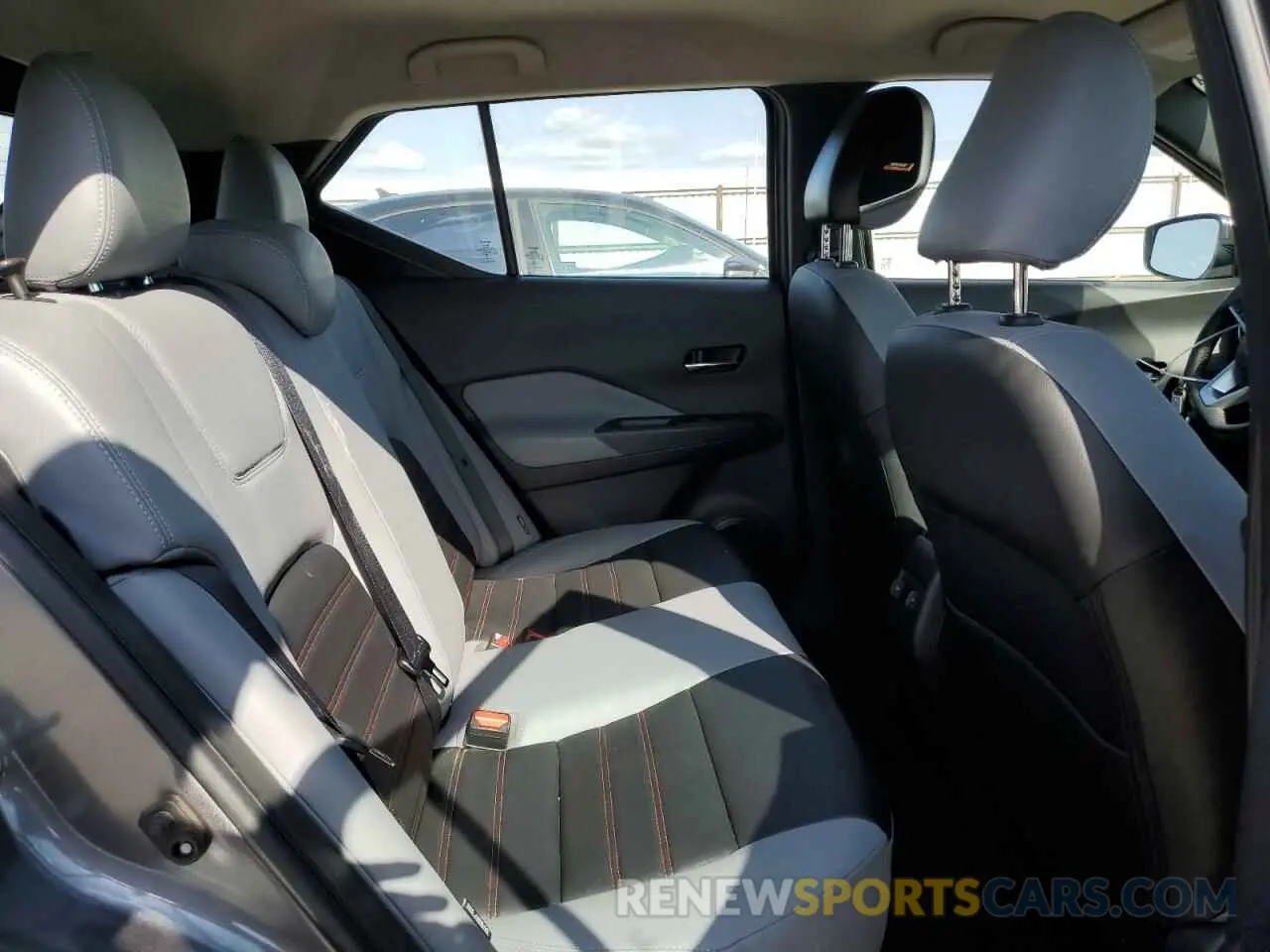 10 Photograph of a damaged car 3N1CP5DV6ML524230 NISSAN KICKS 2021