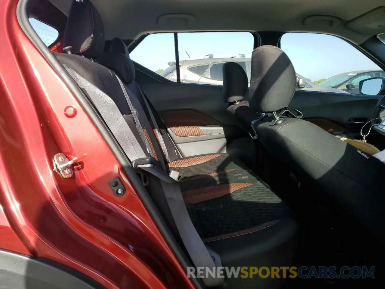 11 Photograph of a damaged car 3N1CP5DV6ML526835 NISSAN KICKS 2021