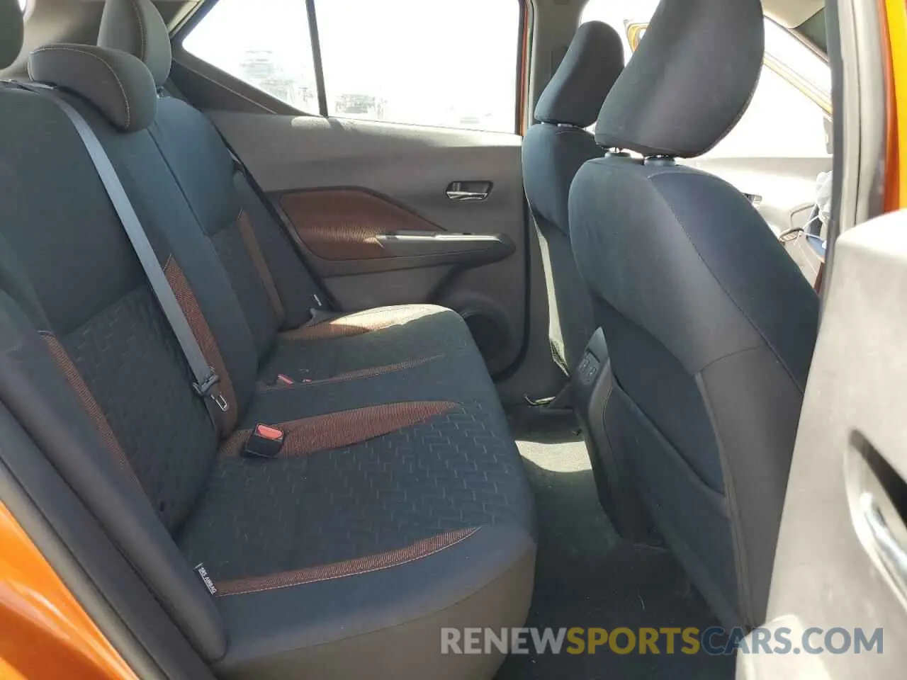 10 Photograph of a damaged car 3N1CP5DV6ML547121 NISSAN KICKS 2021