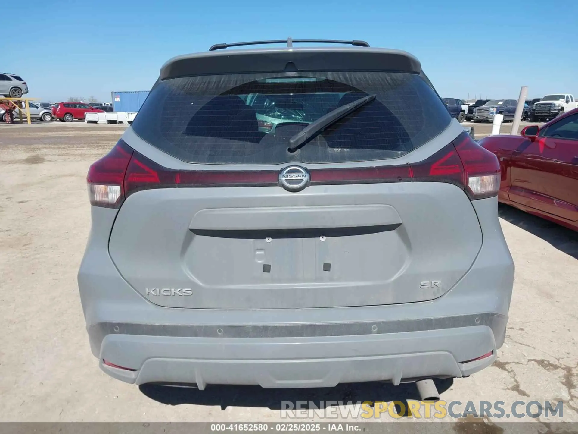 17 Photograph of a damaged car 3N1CP5DV7ML556734 NISSAN KICKS 2021