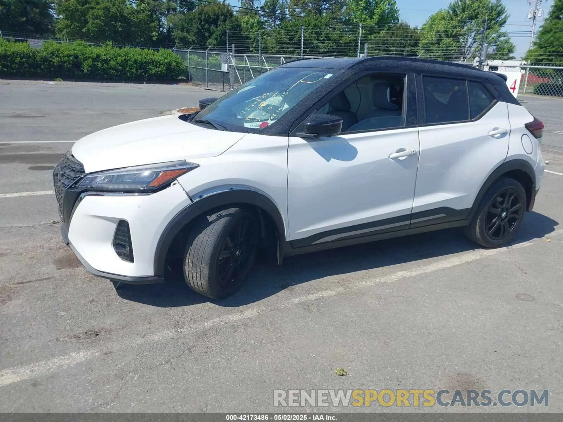 2 Photograph of a damaged car 3N1CP5DV8ML533575 NISSAN KICKS 2021