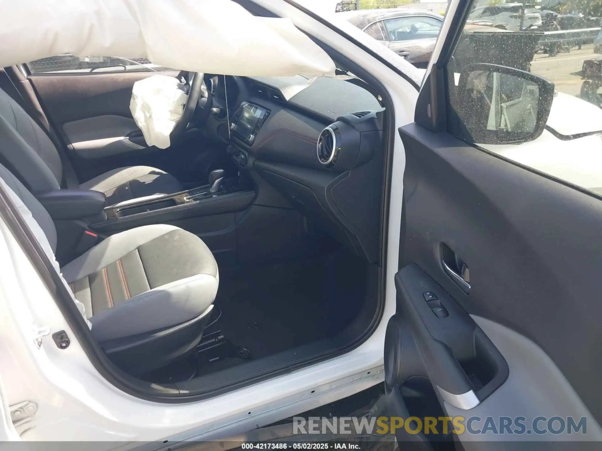 5 Photograph of a damaged car 3N1CP5DV8ML533575 NISSAN KICKS 2021