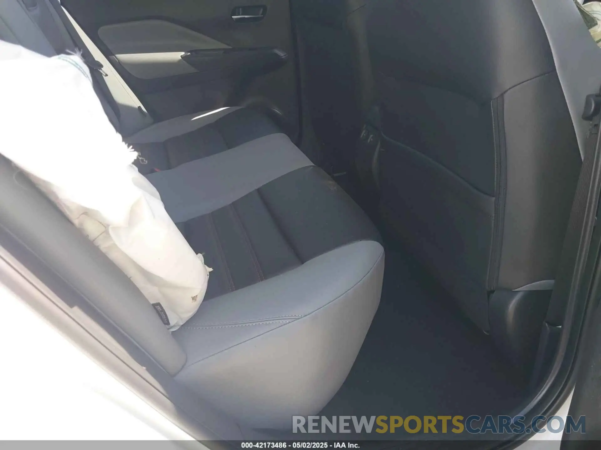 8 Photograph of a damaged car 3N1CP5DV8ML533575 NISSAN KICKS 2021