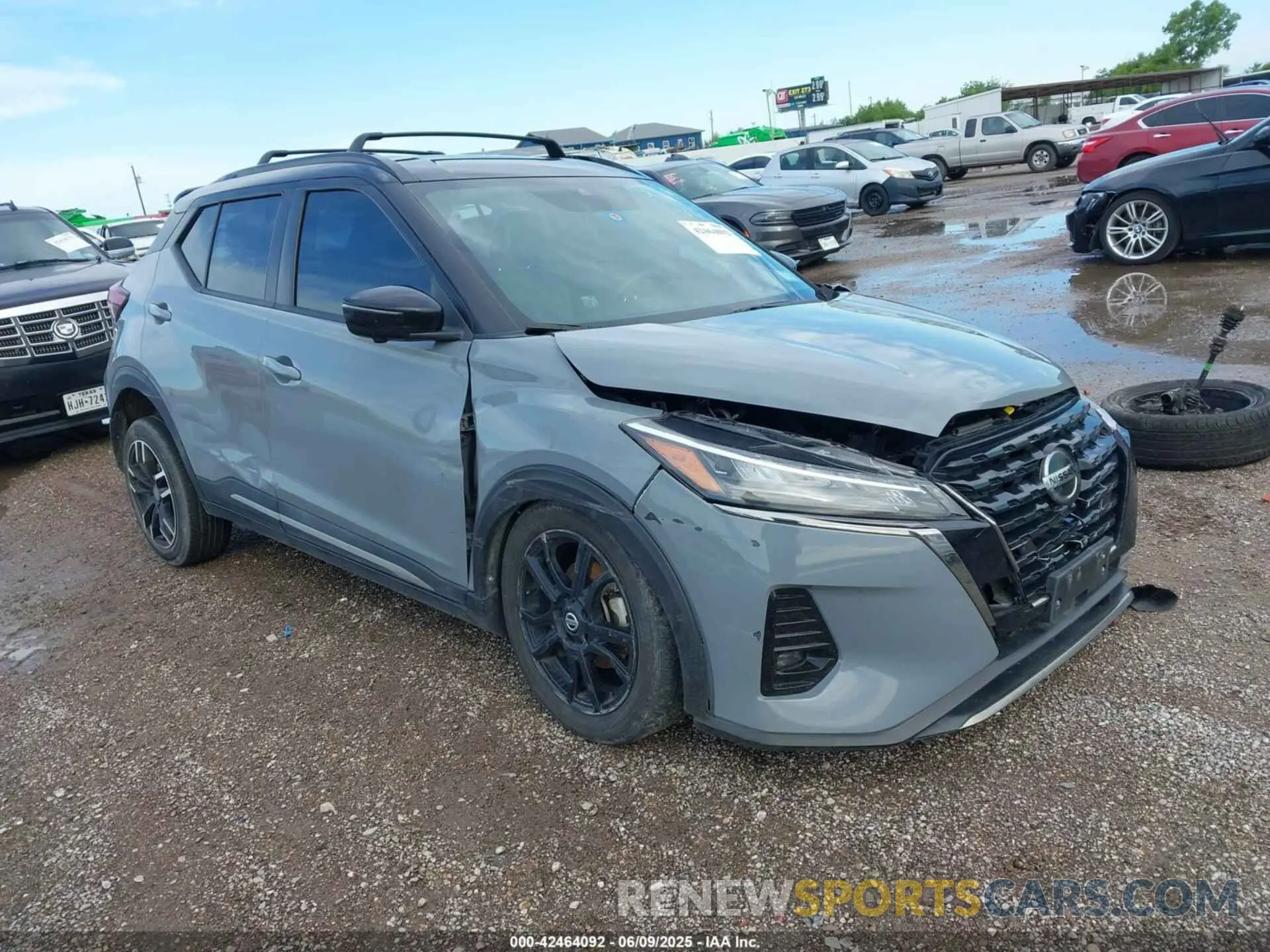 1 Photograph of a damaged car 3N1CP5DV8ML558833 NISSAN KICKS 2021