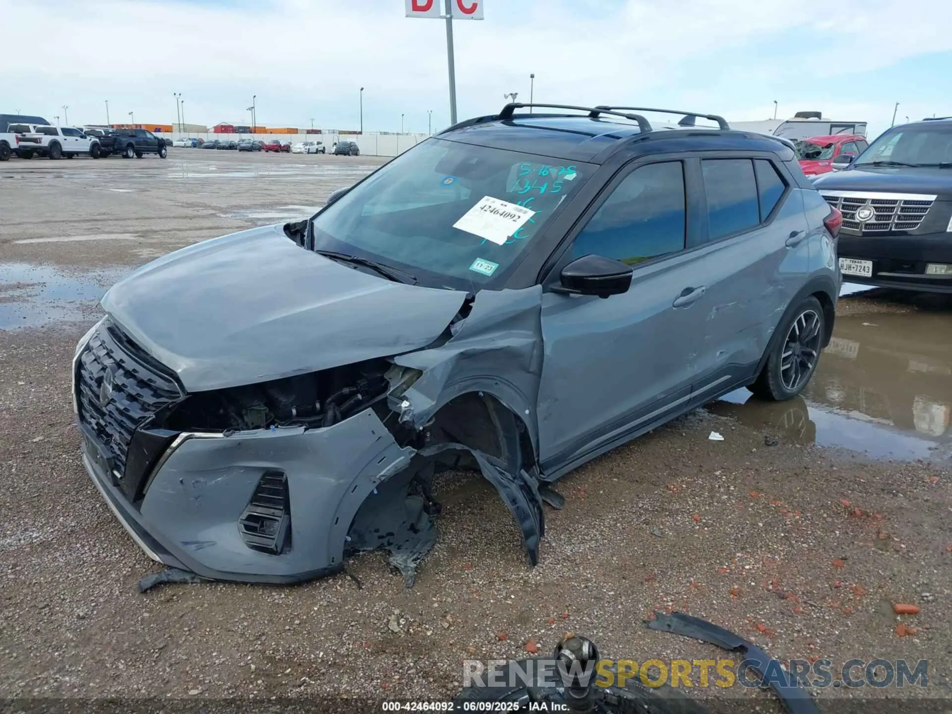 2 Photograph of a damaged car 3N1CP5DV8ML558833 NISSAN KICKS 2021