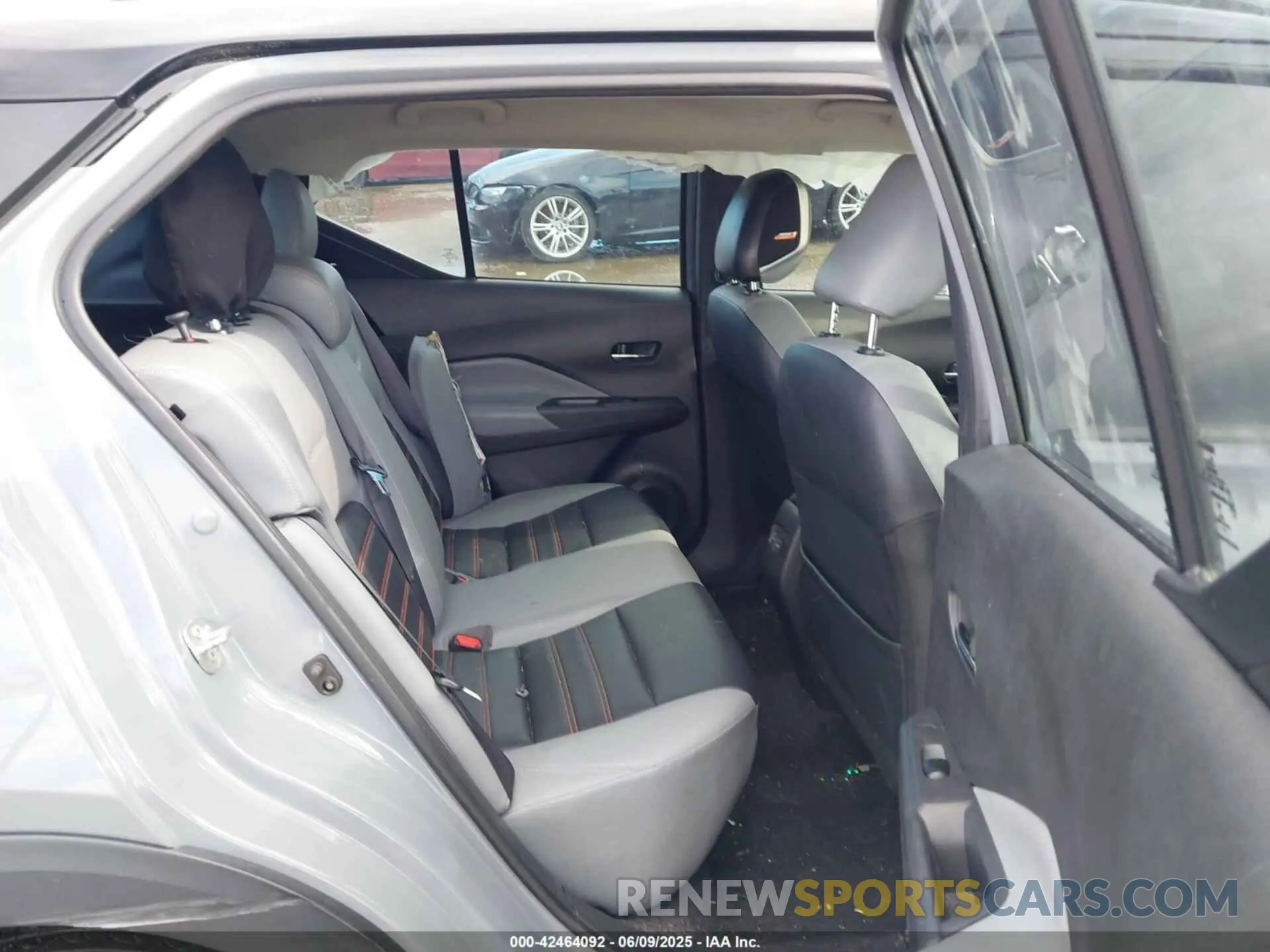 8 Photograph of a damaged car 3N1CP5DV8ML558833 NISSAN KICKS 2021