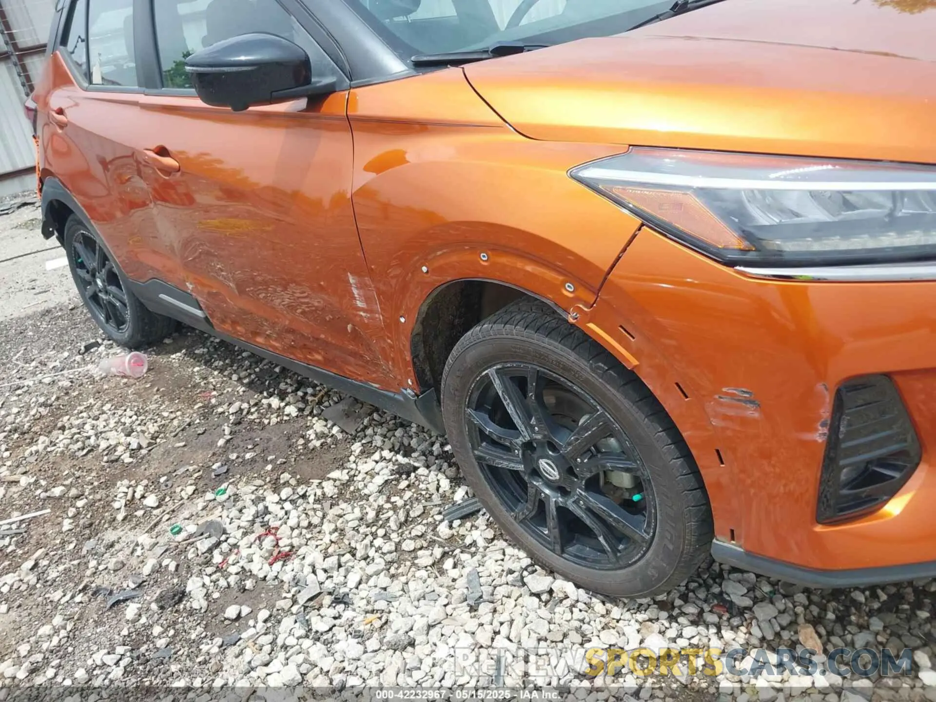 19 Photograph of a damaged car 3N1CP5DV9ML508992 NISSAN KICKS 2021