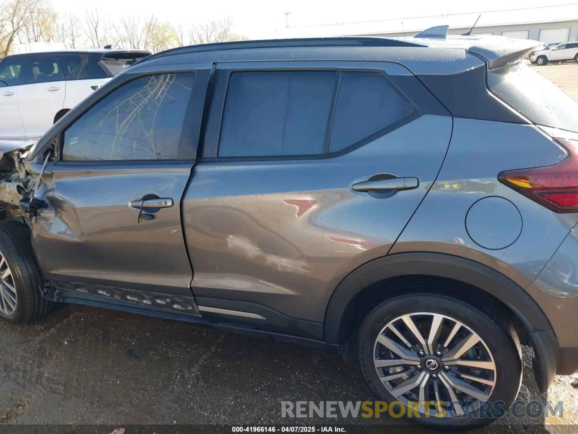 14 Photograph of a damaged car 3N1CP5DVXML465845 NISSAN KICKS 2021