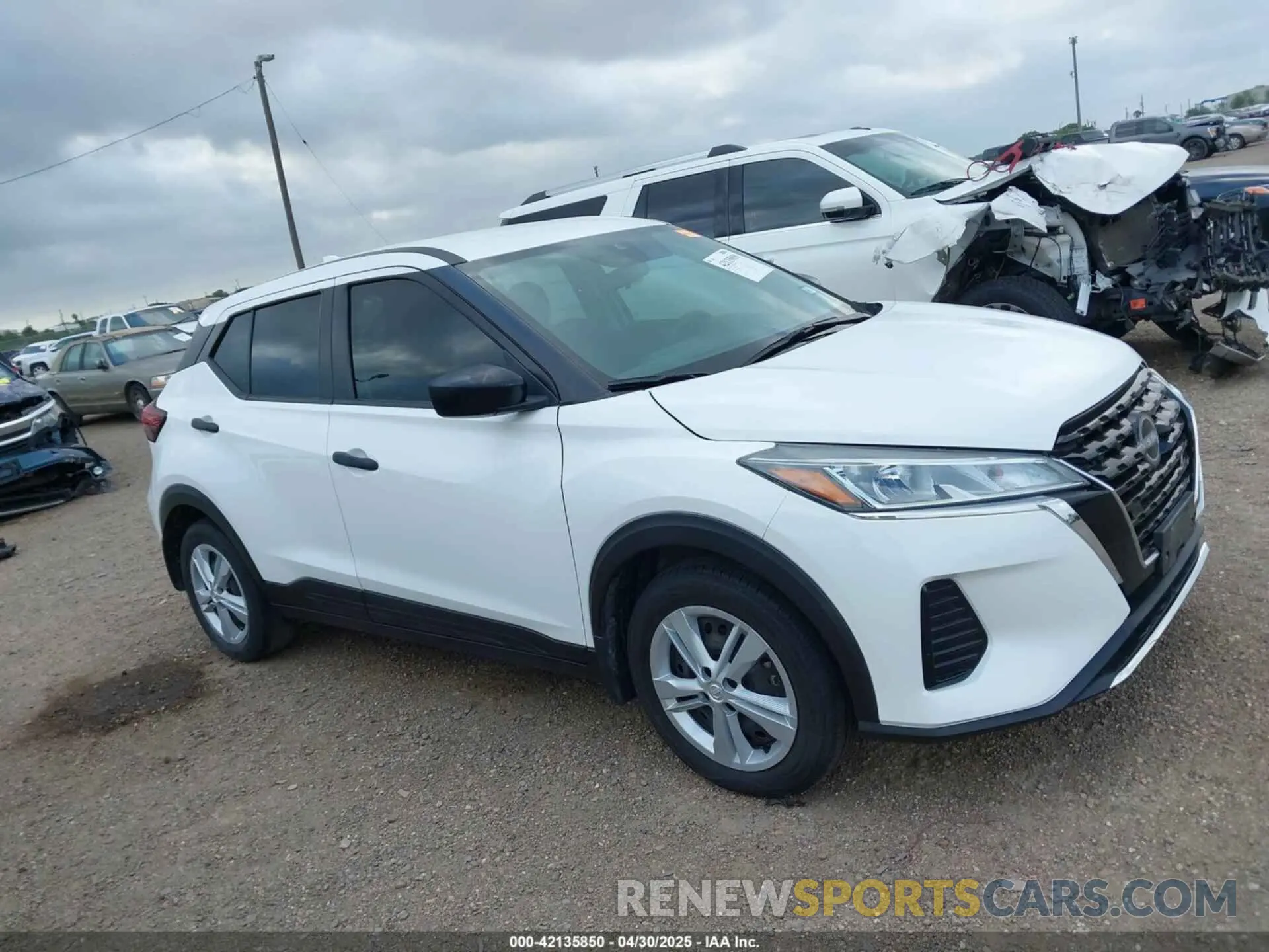 13 Photograph of a damaged car 3N1CP5BV0NL484702 NISSAN KICKS 2022
