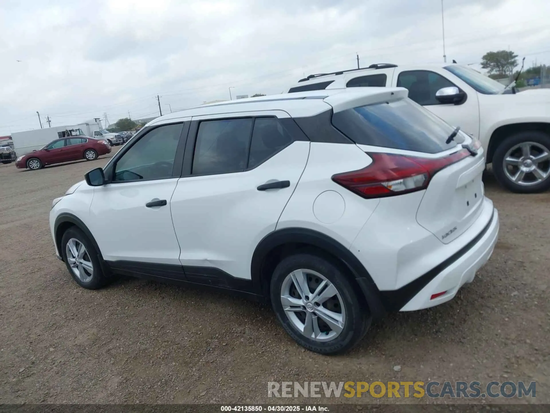 14 Photograph of a damaged car 3N1CP5BV0NL484702 NISSAN KICKS 2022