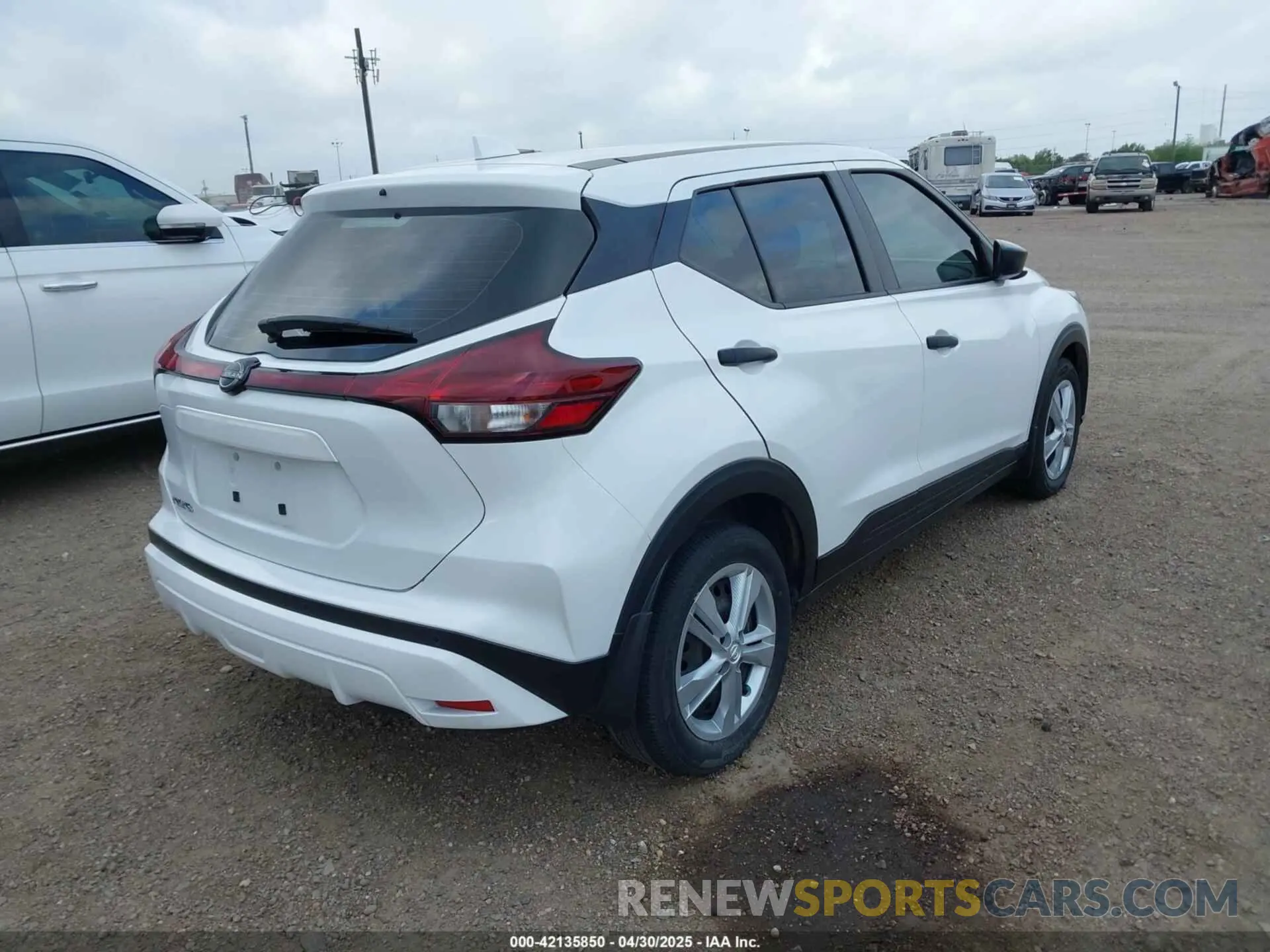4 Photograph of a damaged car 3N1CP5BV0NL484702 NISSAN KICKS 2022