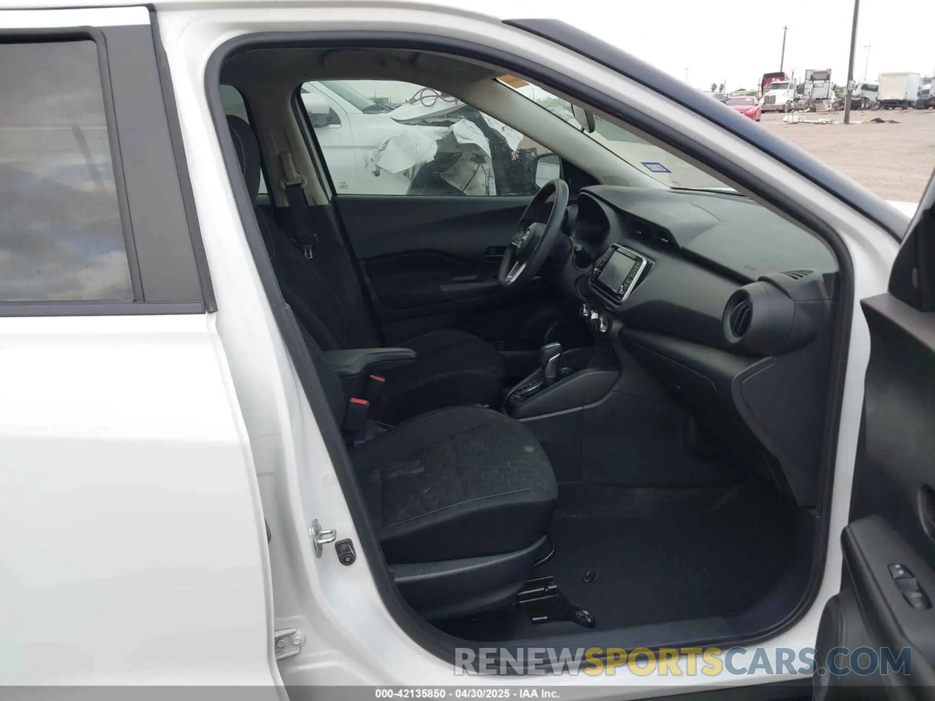 5 Photograph of a damaged car 3N1CP5BV0NL484702 NISSAN KICKS 2022