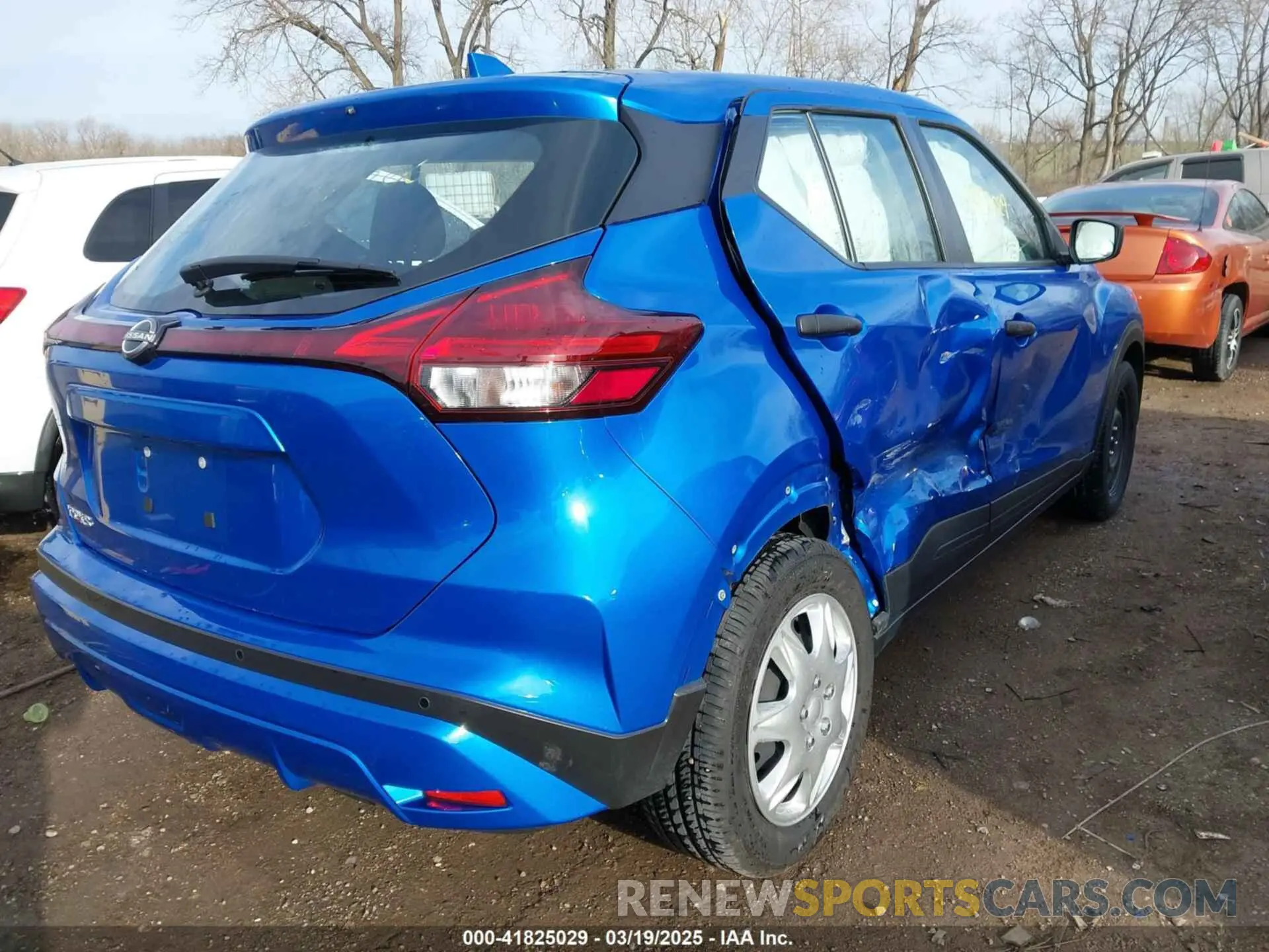 4 Photograph of a damaged car 3N1CP5BV0NL490306 NISSAN KICKS 2022