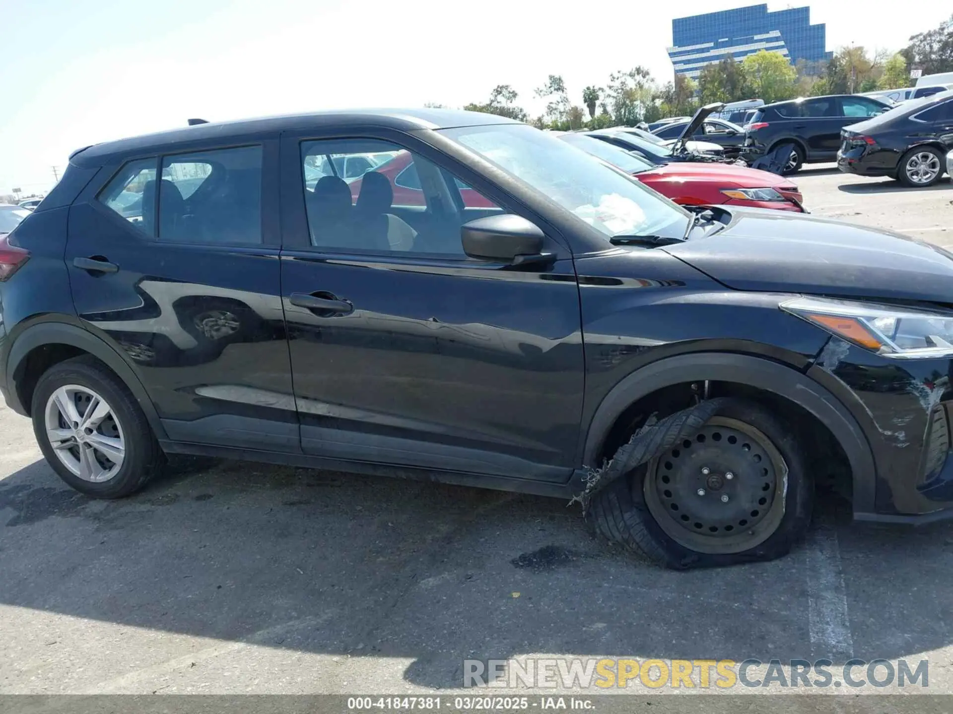 13 Photograph of a damaged car 3N1CP5BV0NL507251 NISSAN KICKS 2022