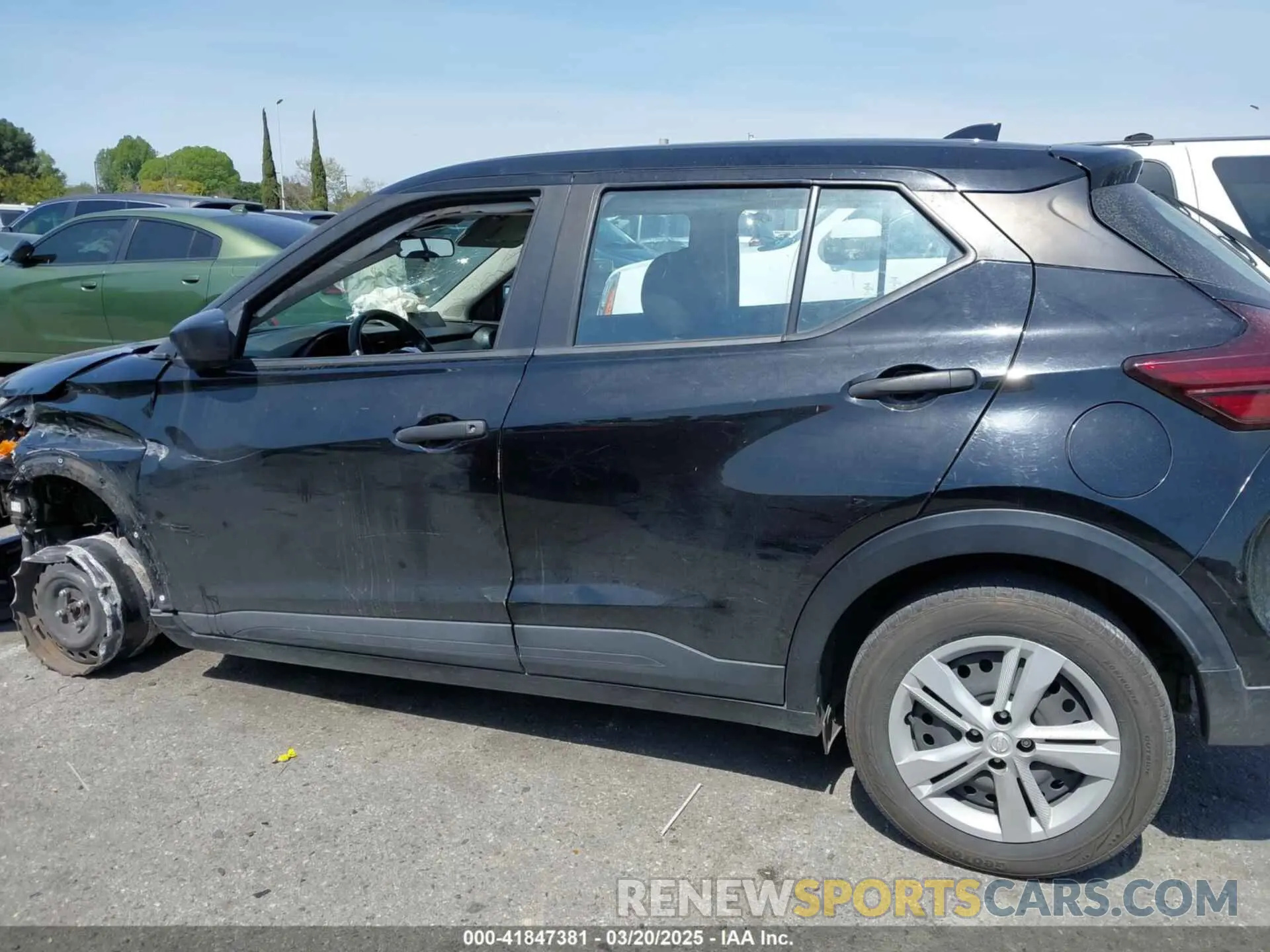 14 Photograph of a damaged car 3N1CP5BV0NL507251 NISSAN KICKS 2022