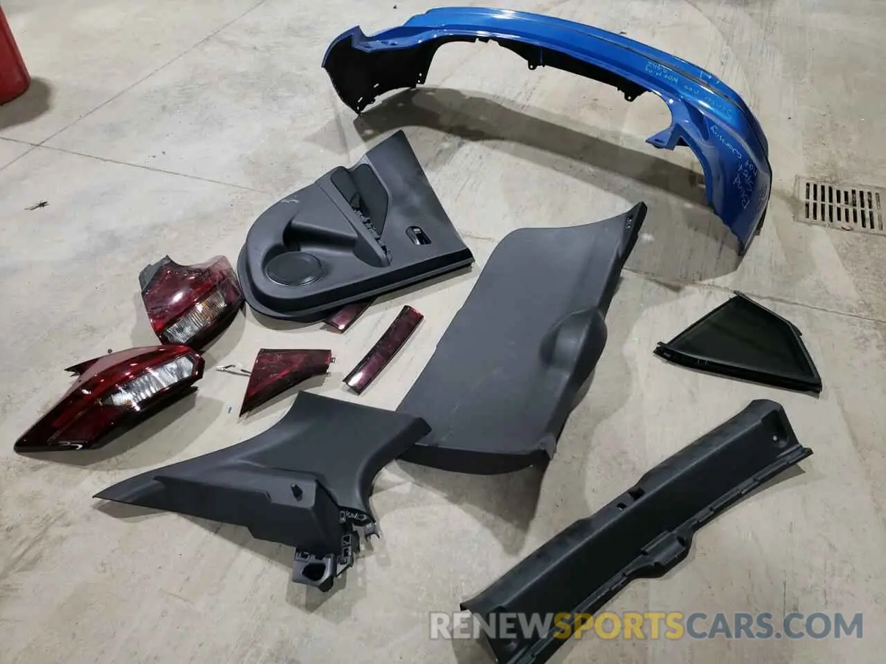 13 Photograph of a damaged car 3N1CP5BV0NL518203 NISSAN KICKS 2022
