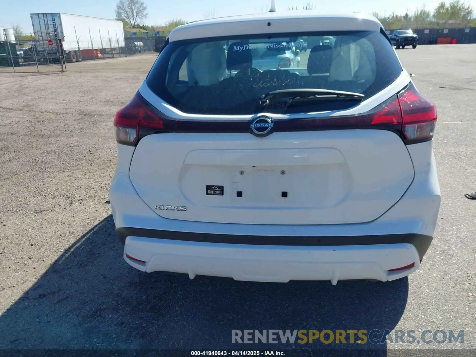 16 Photograph of a damaged car 3N1CP5BV0NL518752 NISSAN KICKS 2022