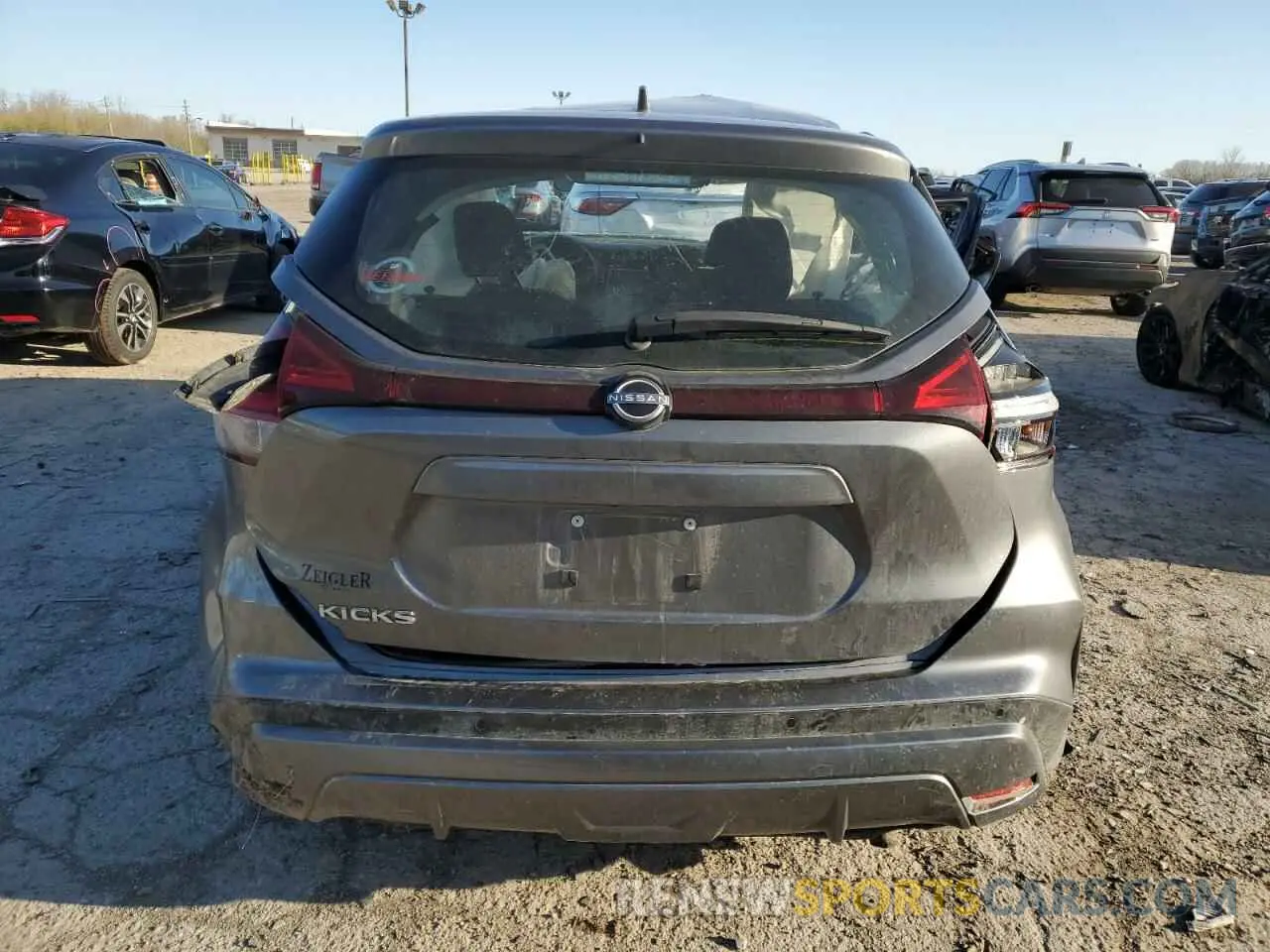 6 Photograph of a damaged car 3N1CP5BV1NL484000 NISSAN KICKS 2022