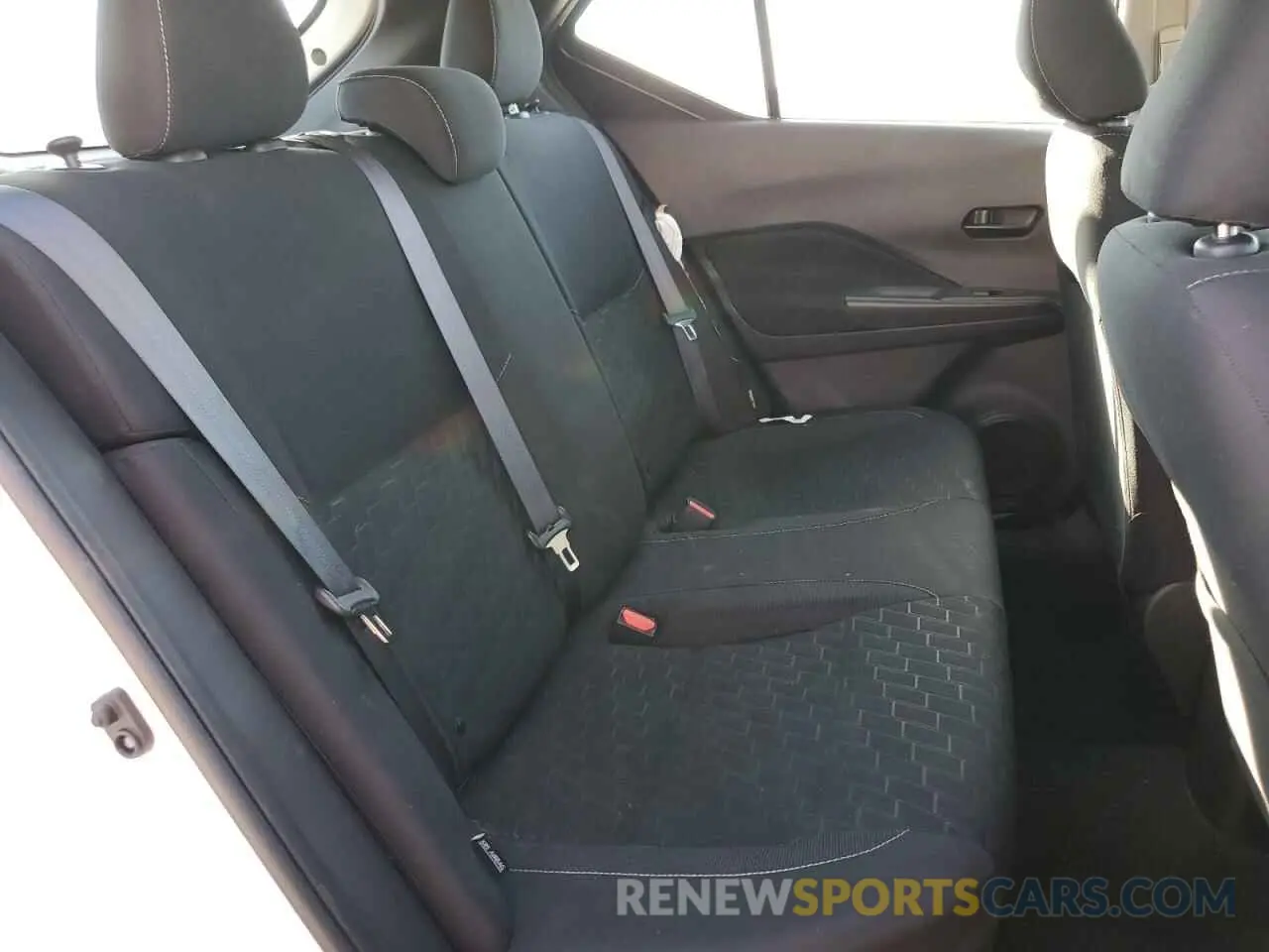 11 Photograph of a damaged car 3N1CP5BV1NL494526 NISSAN KICKS 2022